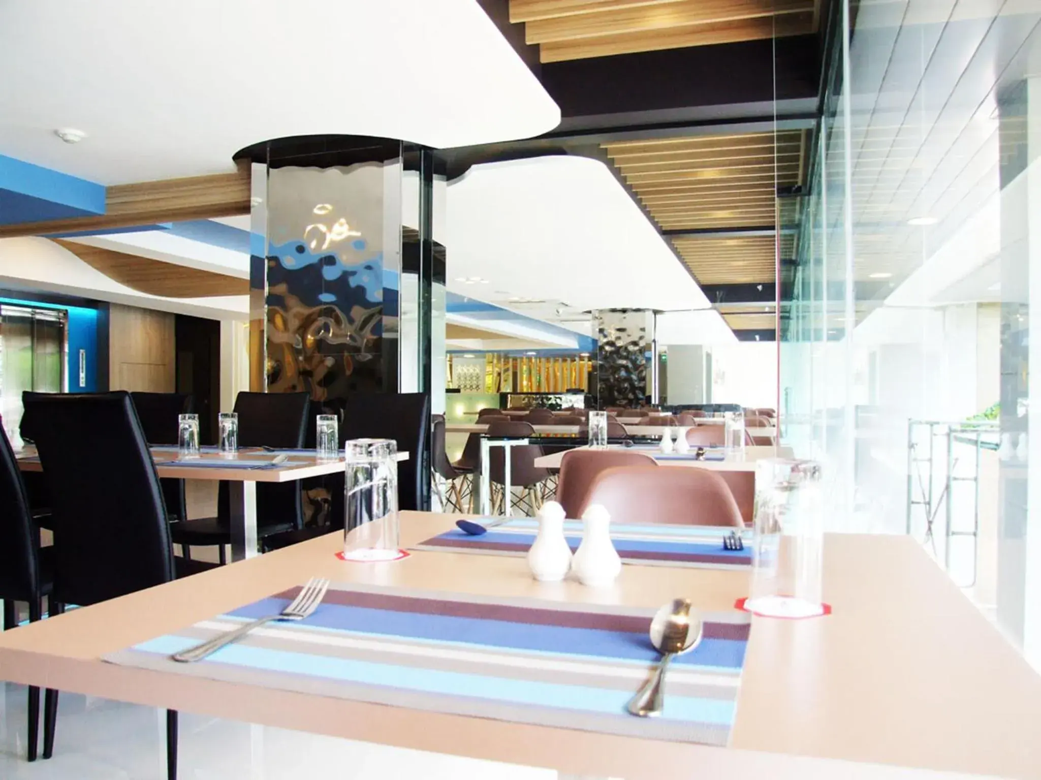 Restaurant/places to eat in Grand Tower Inn Sathorn Hotel Restaurant/places to eat in Grand Tower Inn Sathorn Hotel