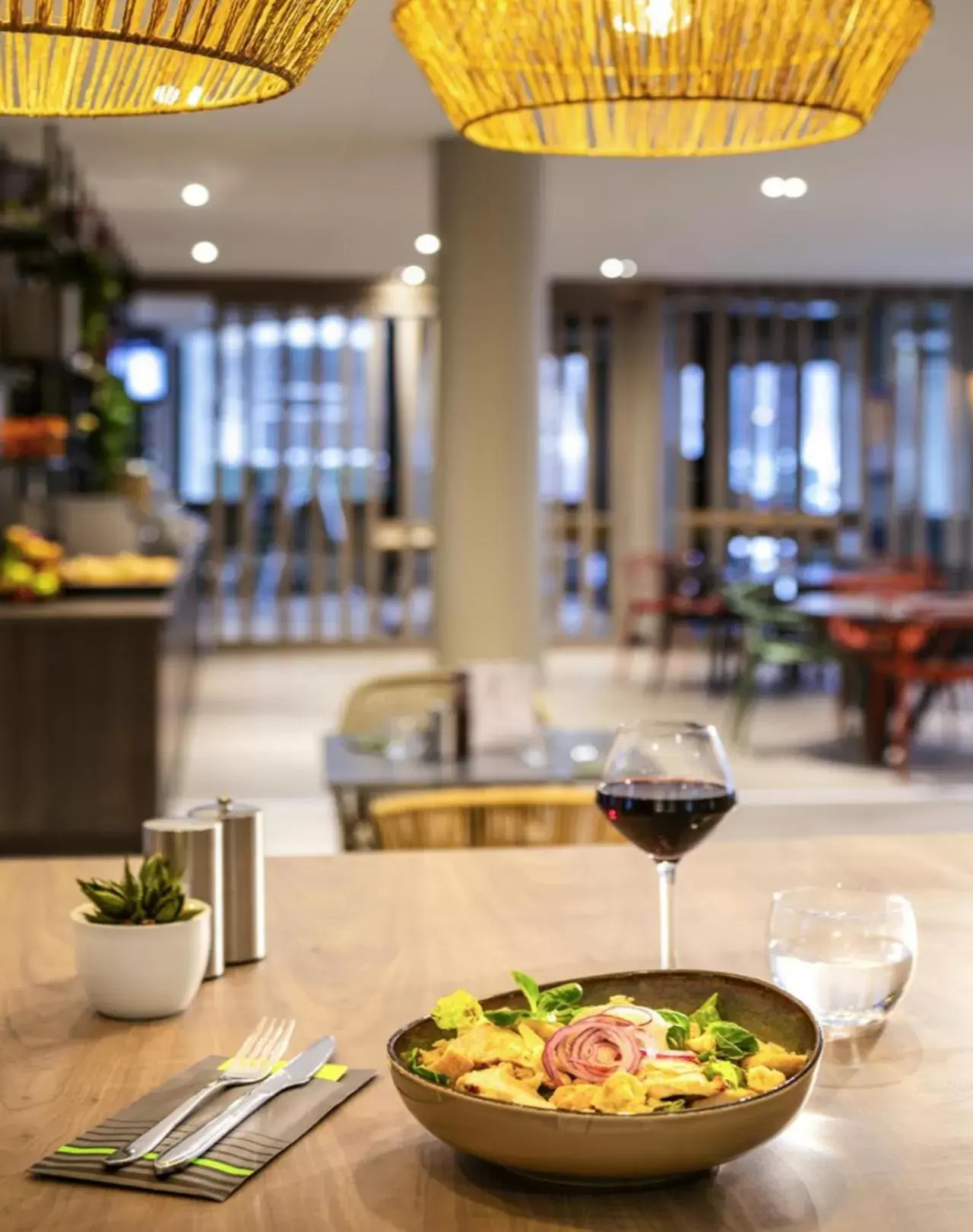 Restaurant/places to eat in ibis Paris Alesia Montparnasse