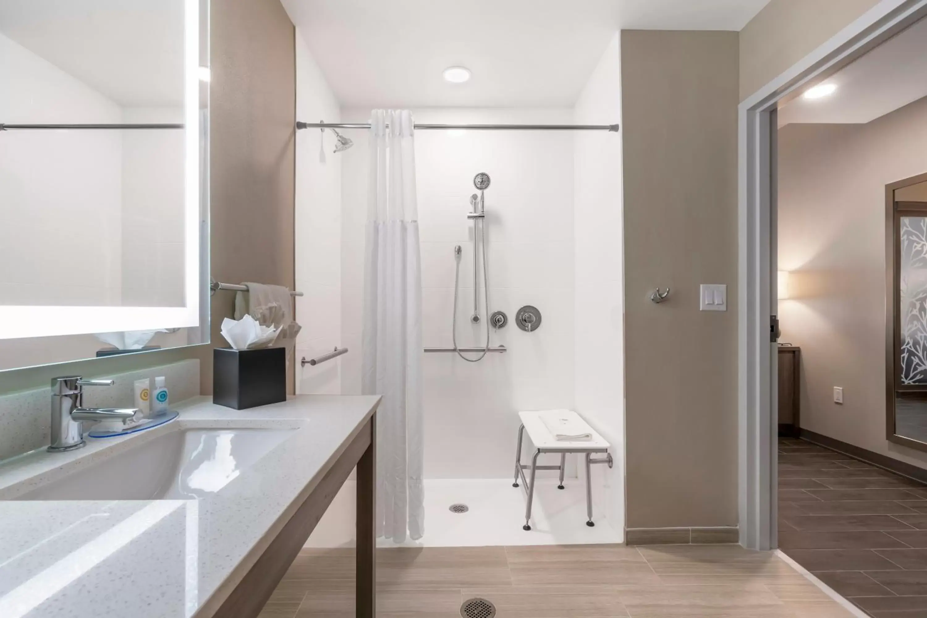 Shower, Bathroom in Comfort Suites Orlando Lake Buena Vista