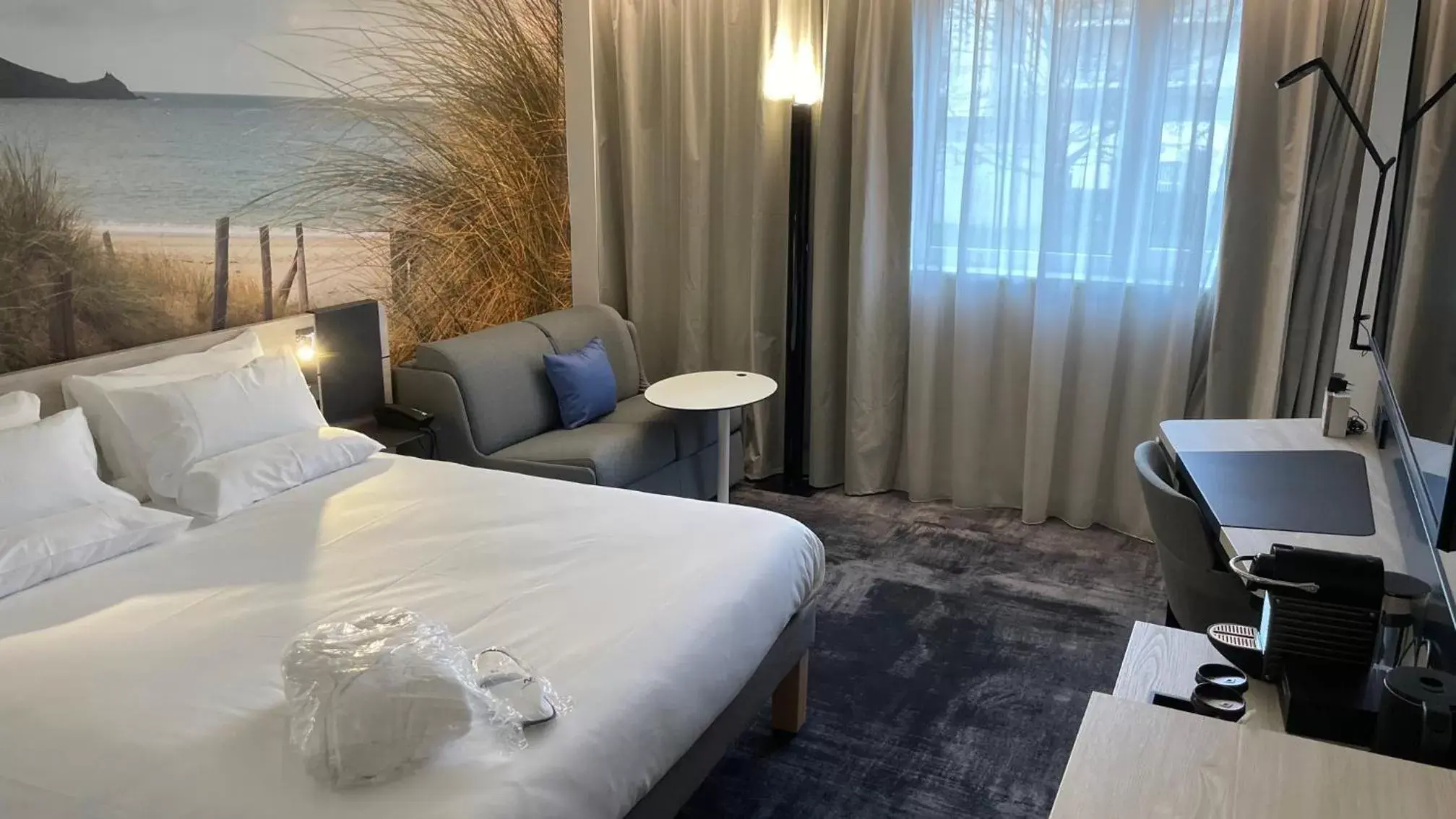 Bed in Novotel Rennes Alma