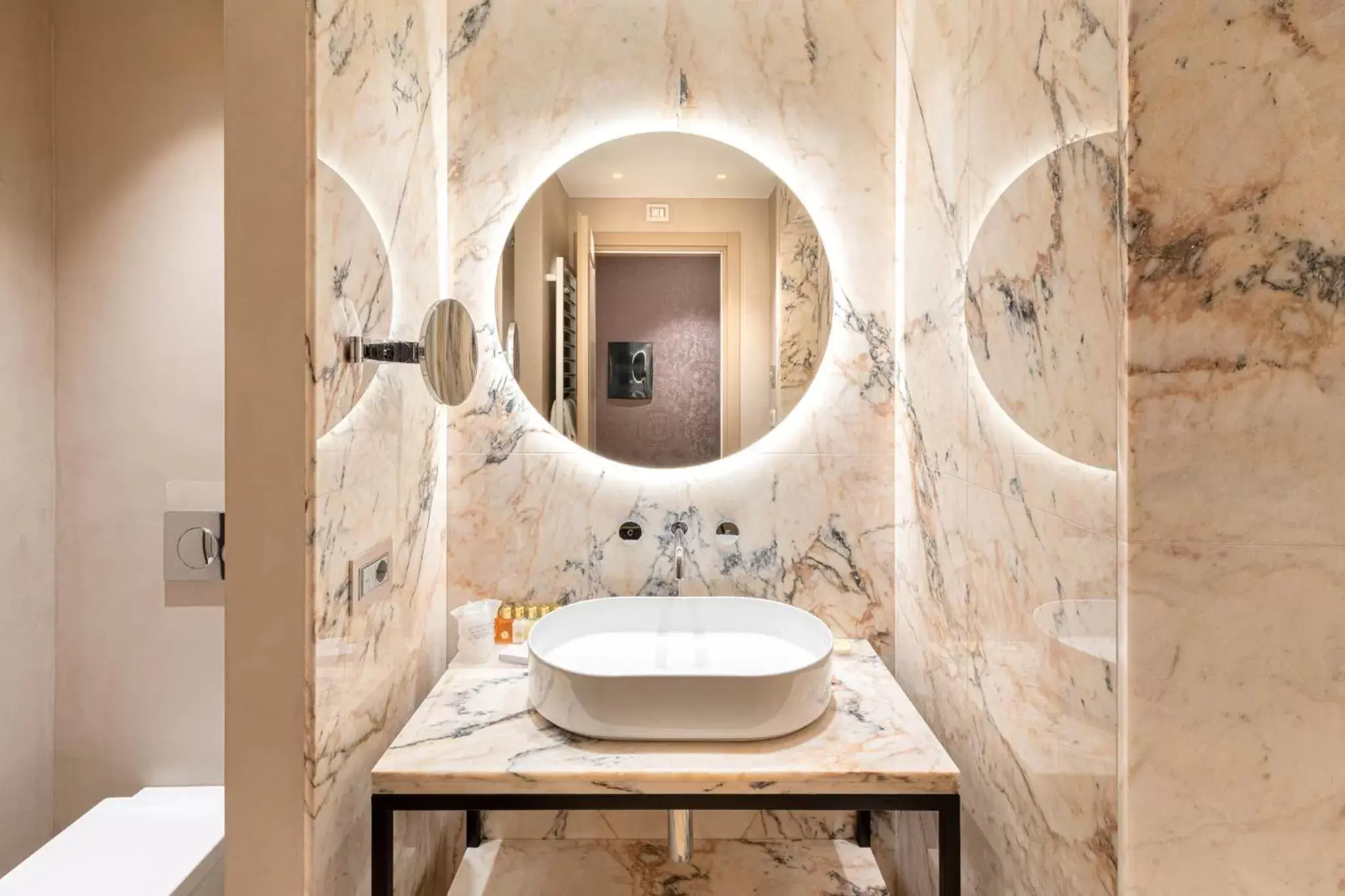 Bathroom in Hotel Donà Palace Bathroom in Hotel Donà Palace