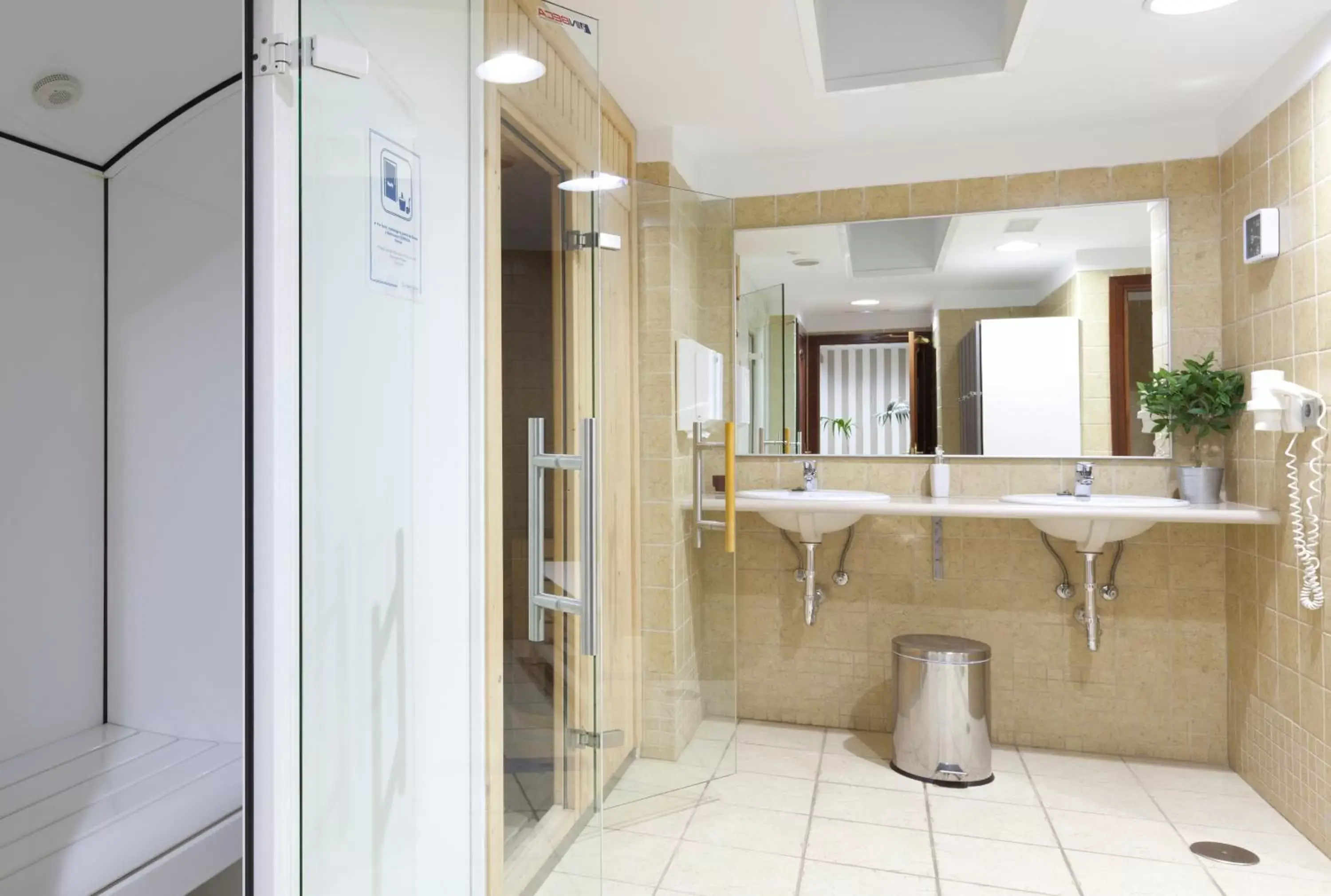 Sauna, Bathroom in Laguna Nivaria Hotel & Spa
