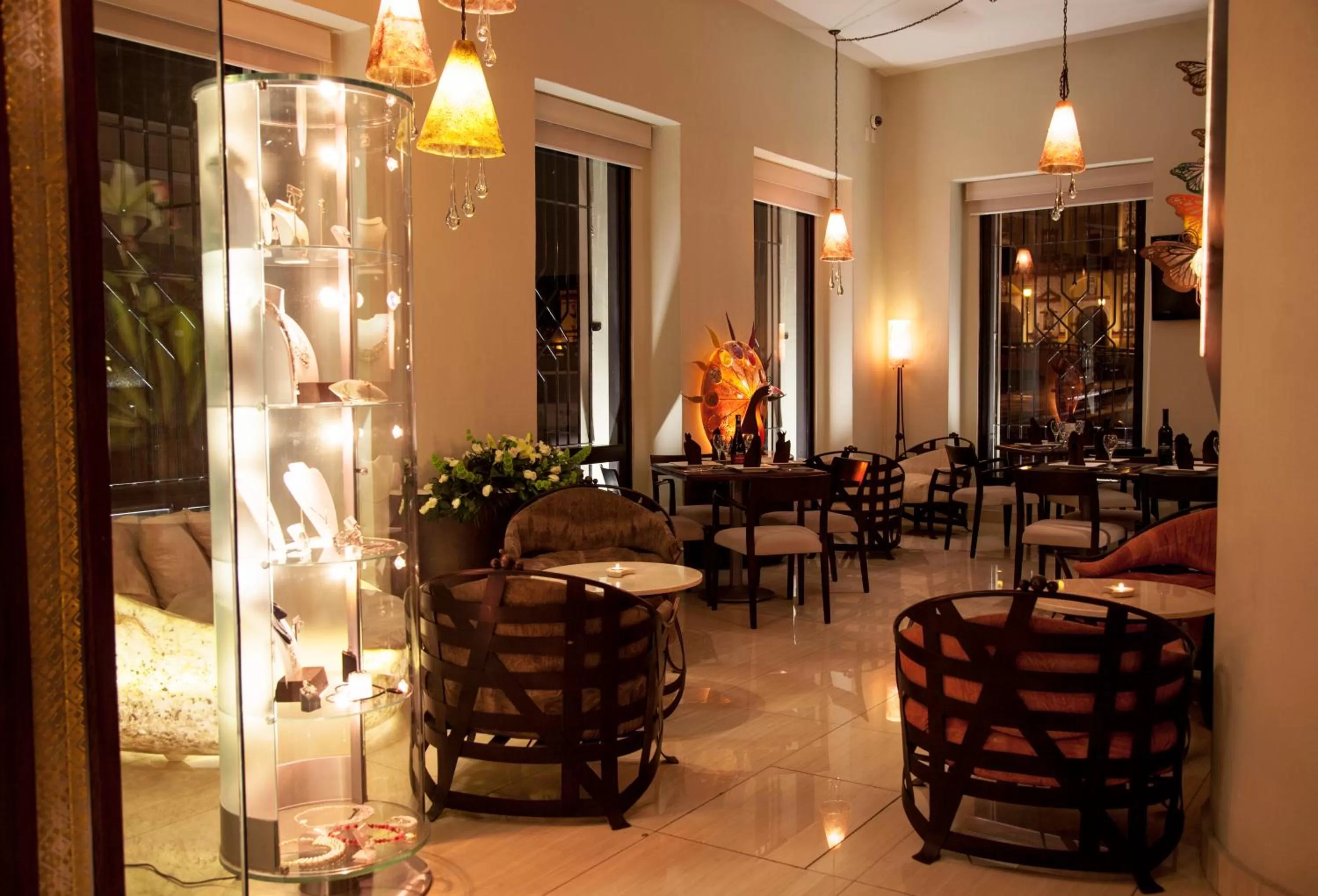 Restaurant/places to eat in Plaza Gallery Hotel Boutique