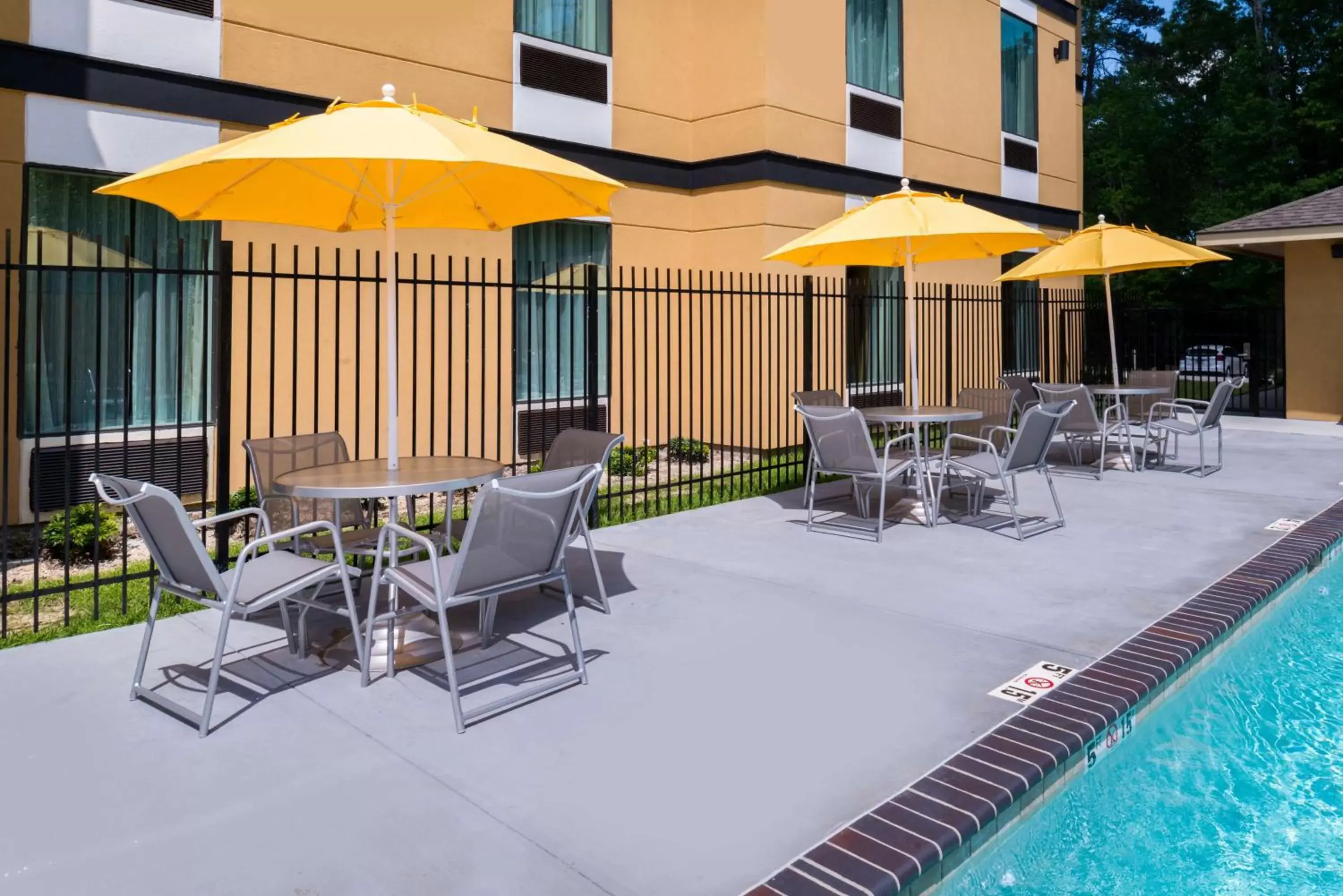 On site, Patio/Outdoor Area in Best Western Plus Regency Park