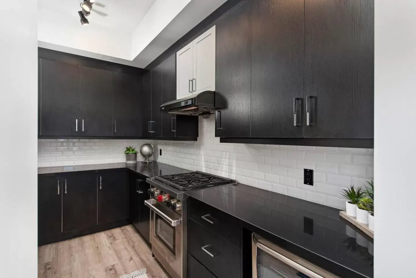 Kitchen/Kitchenette in Queen Street Lofts