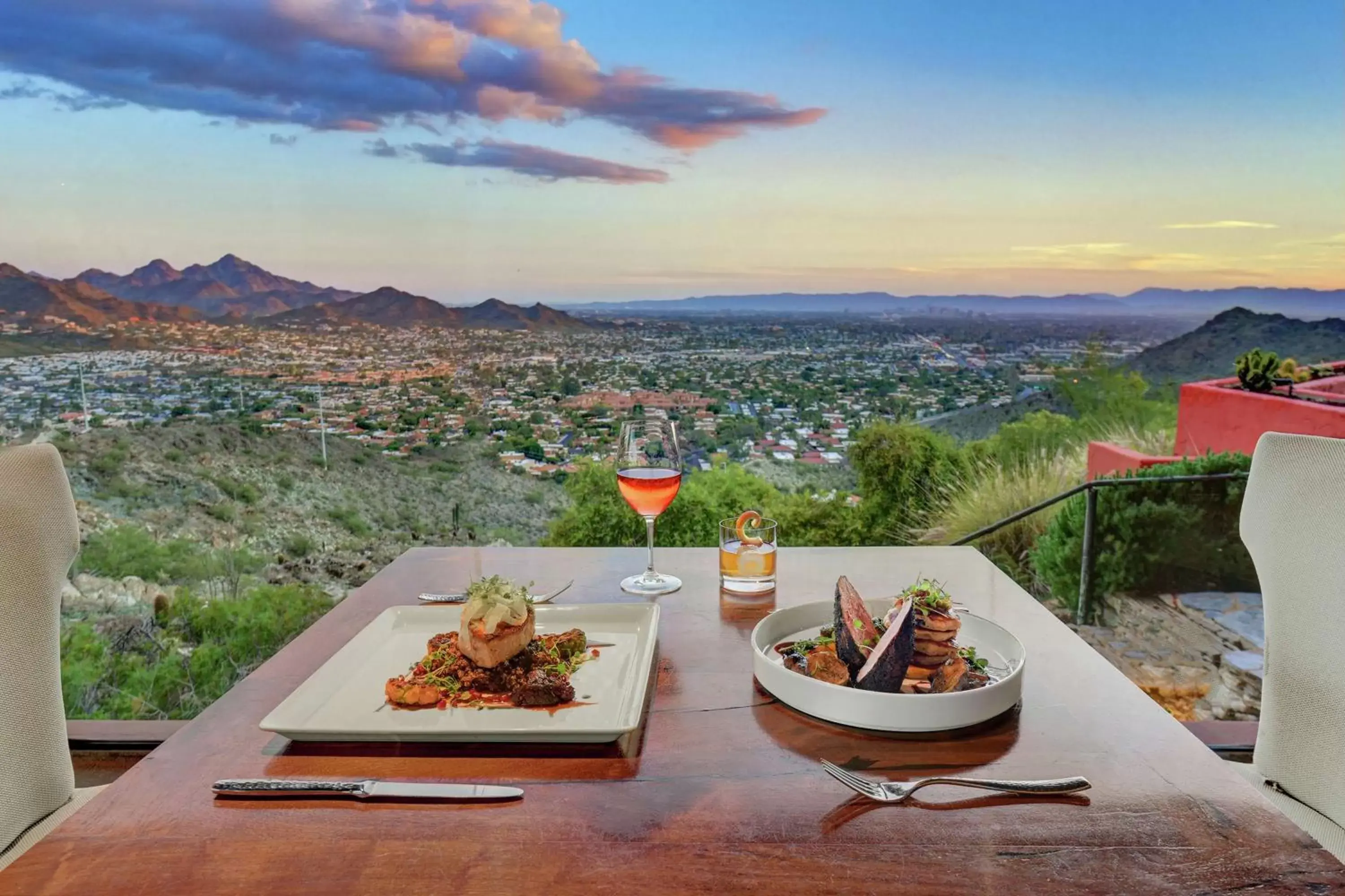 Restaurant/places to eat in Hilton Phoenix Tapatio Cliffs Resort