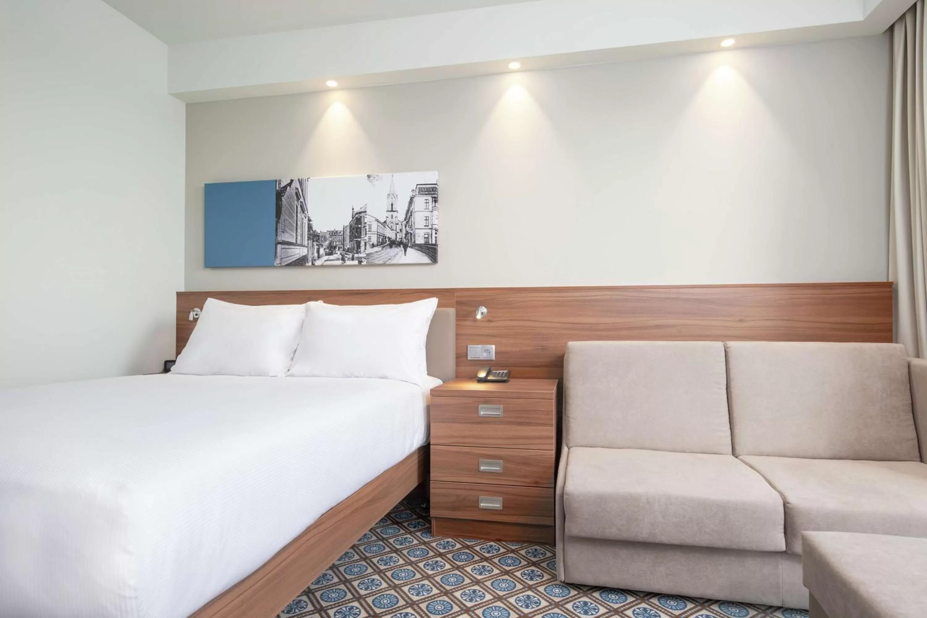 Living room, Bed in Hampton by Hilton Oswiecim
