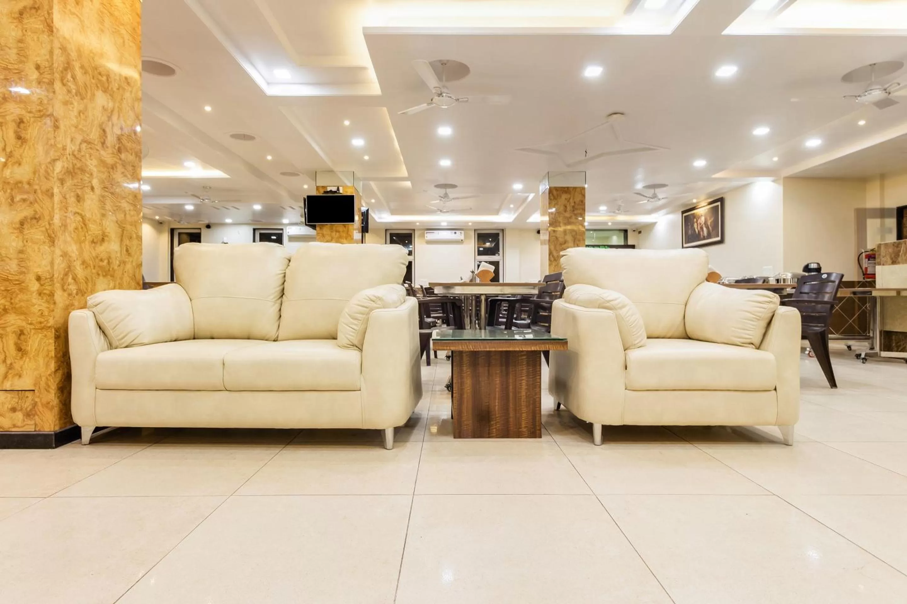 Restaurant/places to eat in Hotel Om Inn - Talegaon Dabhade