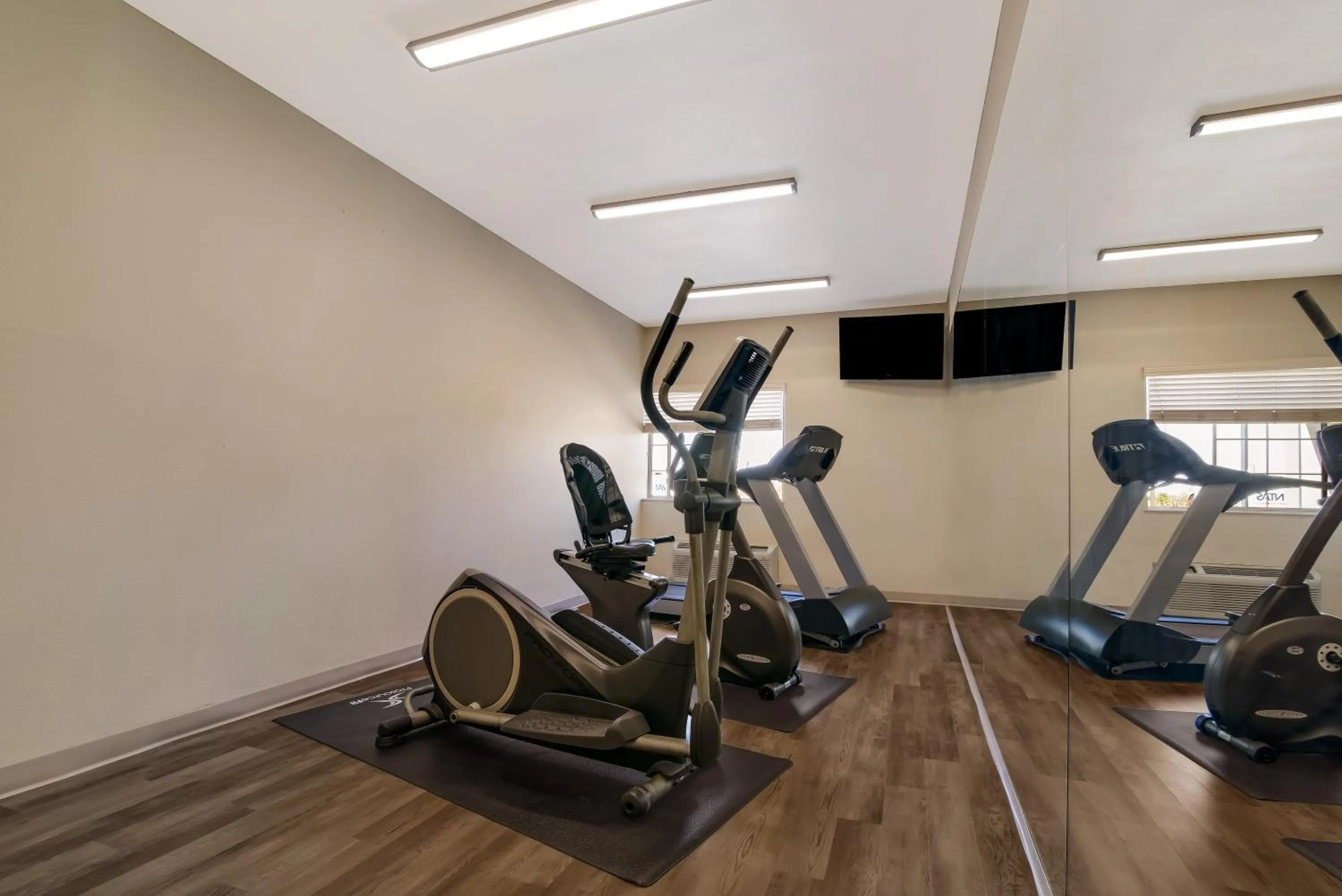 Fitness centre/facilities in SureStay Plus Hotel by Best Western Topeka