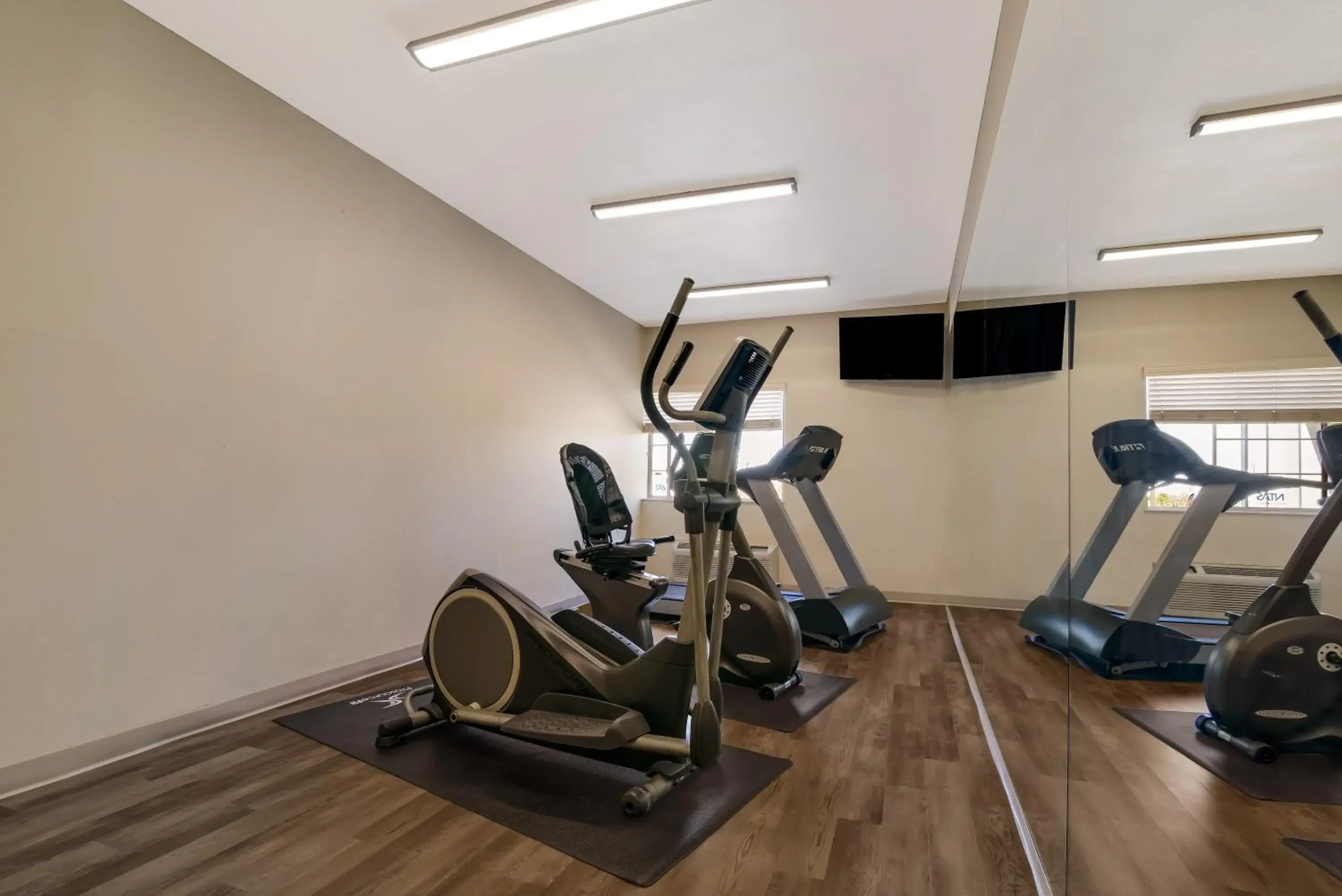 Fitness centre/facilities, Fitness Center/Facilities in Best Western Topeka Inn & Suites