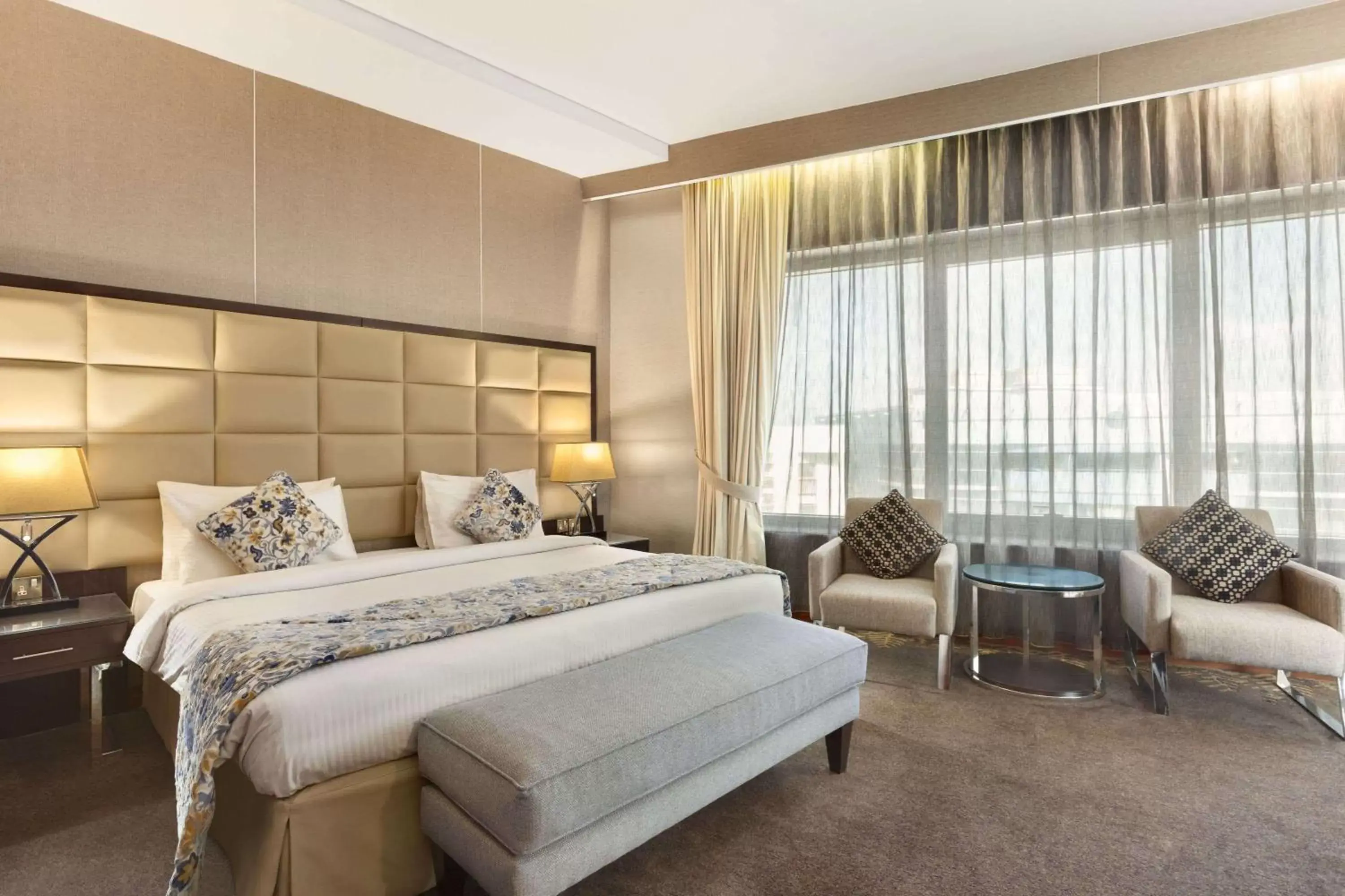 Photo of the whole room, Bed in Howard Johnson Bur Dubai