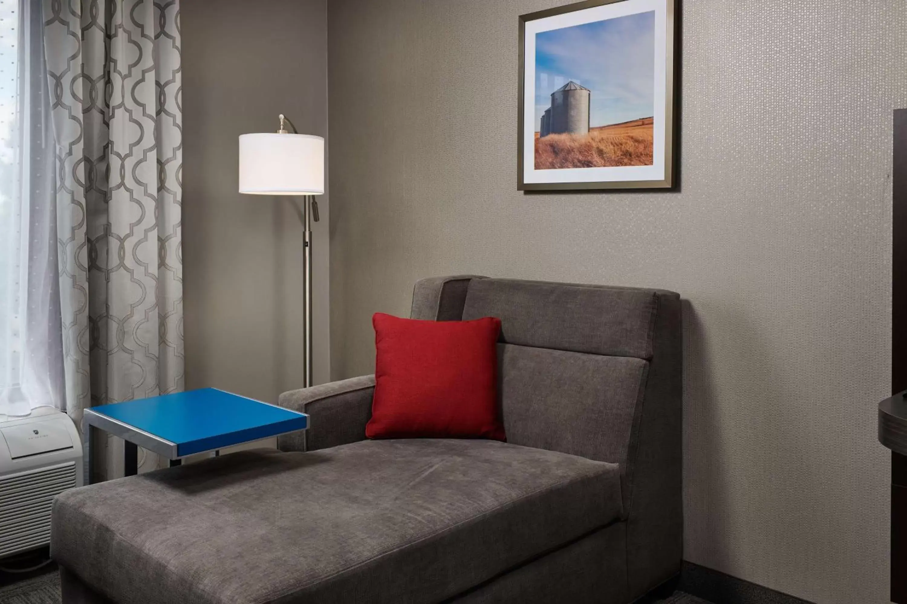 Living room, Seating Area in Hampton Inn Bartlesville