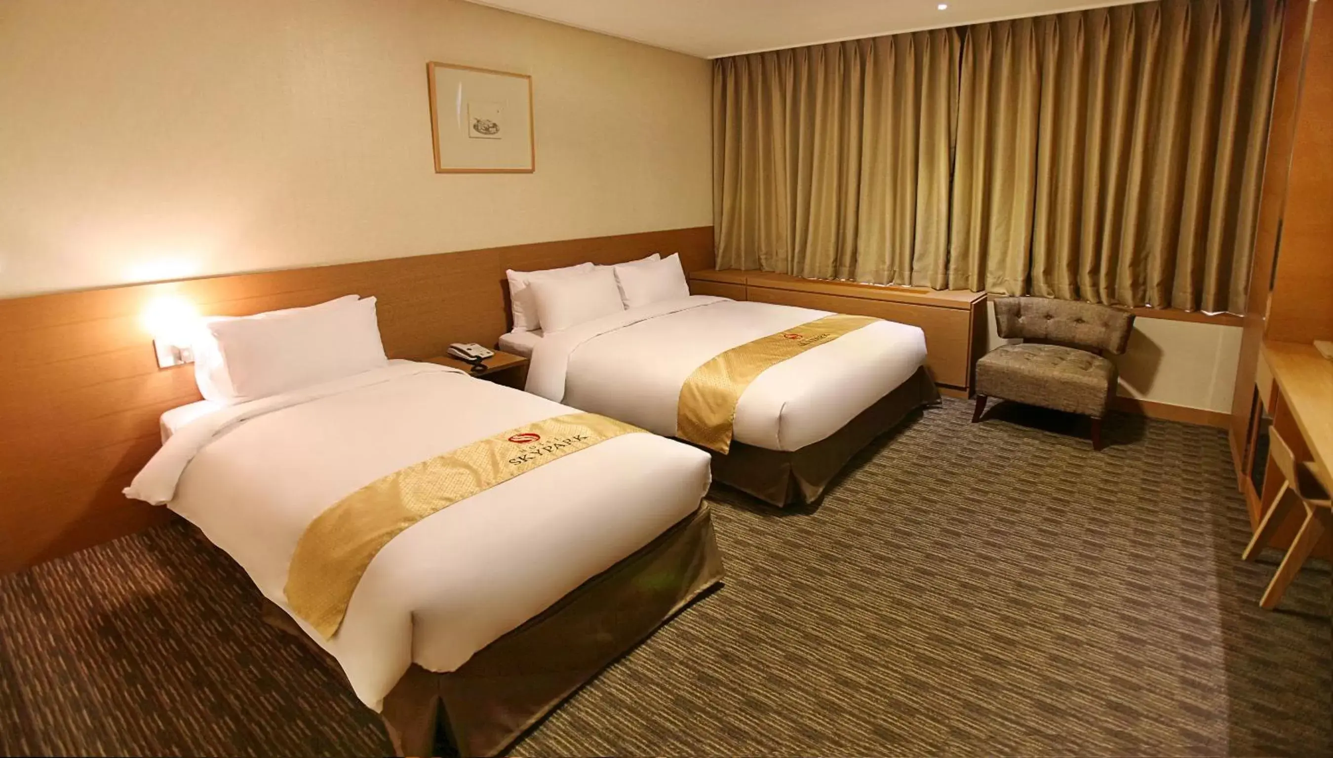 Deluxe Twin Room in Hotel Skypark Central Myeongdong
