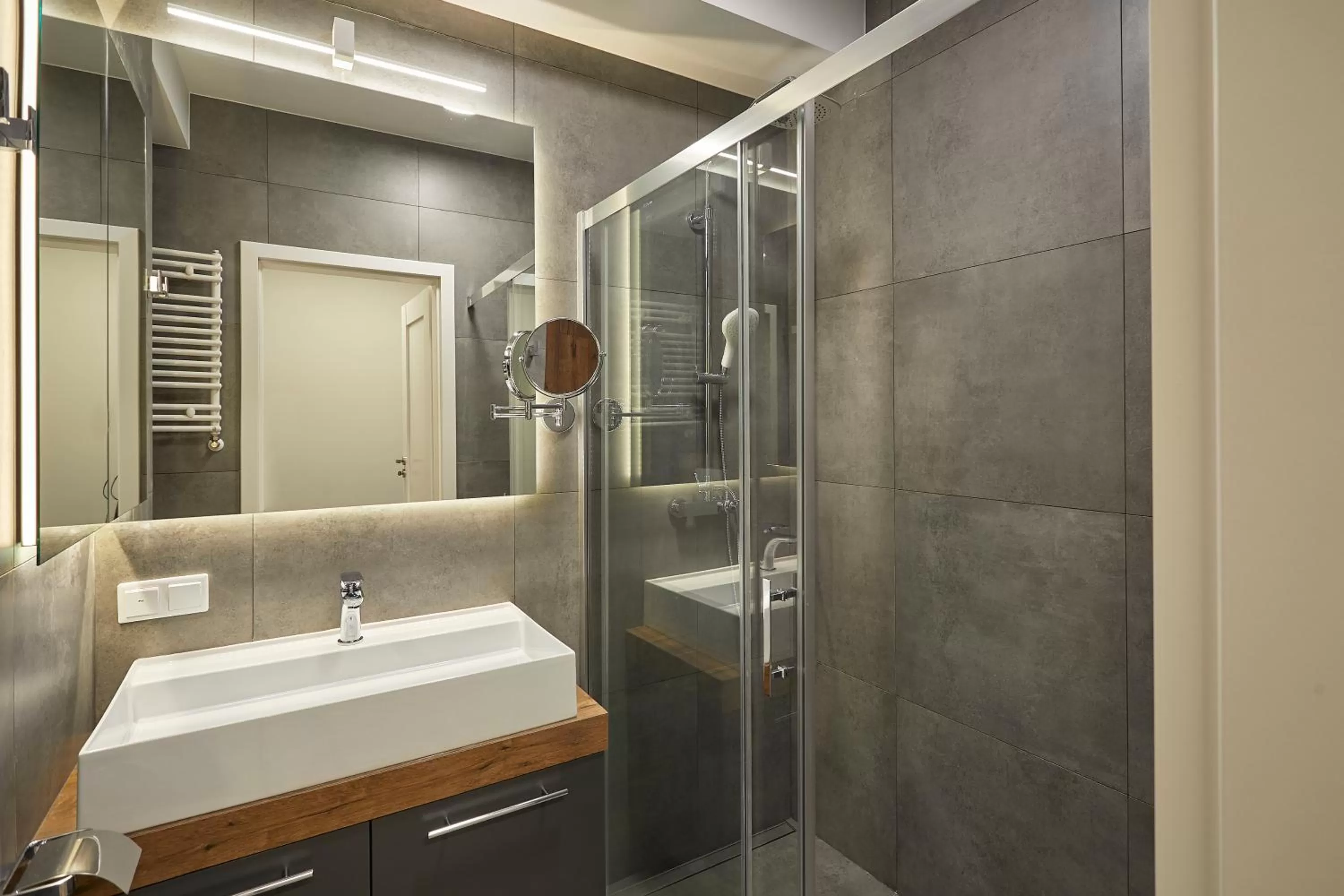 Shower in RAJSKA 3 by PI Apartments