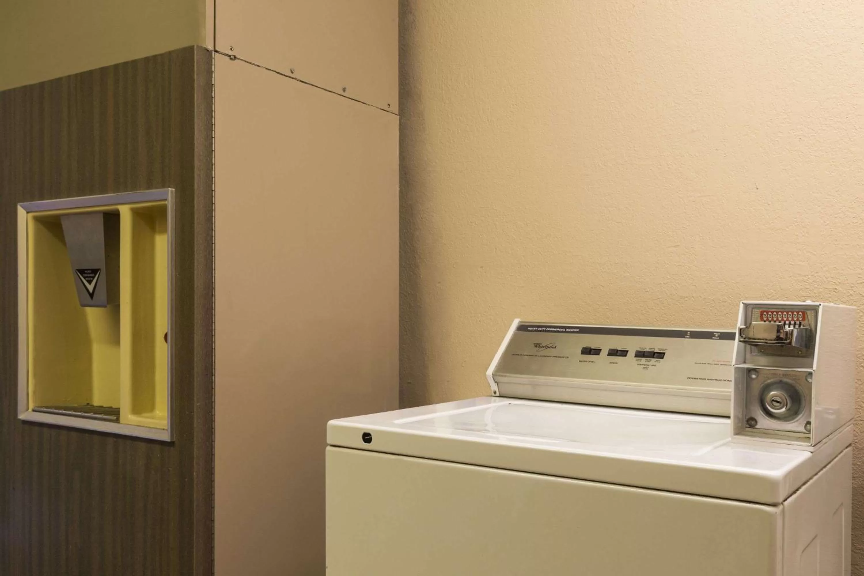 On site, Kitchen/Kitchenette in Super 8 by Wyndham Taylor/Detroit Area