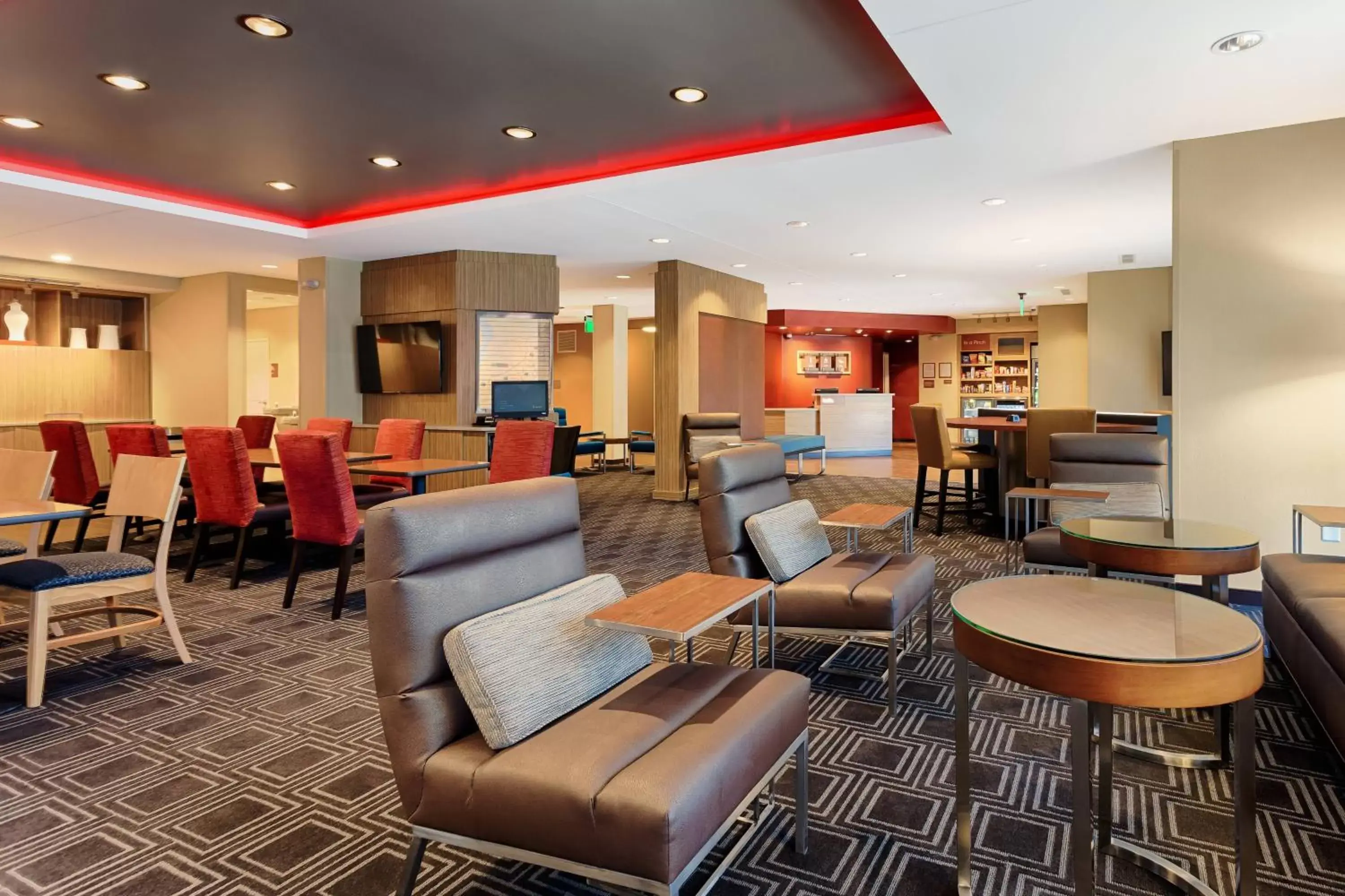 Lobby or reception, Lounge/Bar in TownePlace Suites by Marriott Charleston Mt. Pleasant