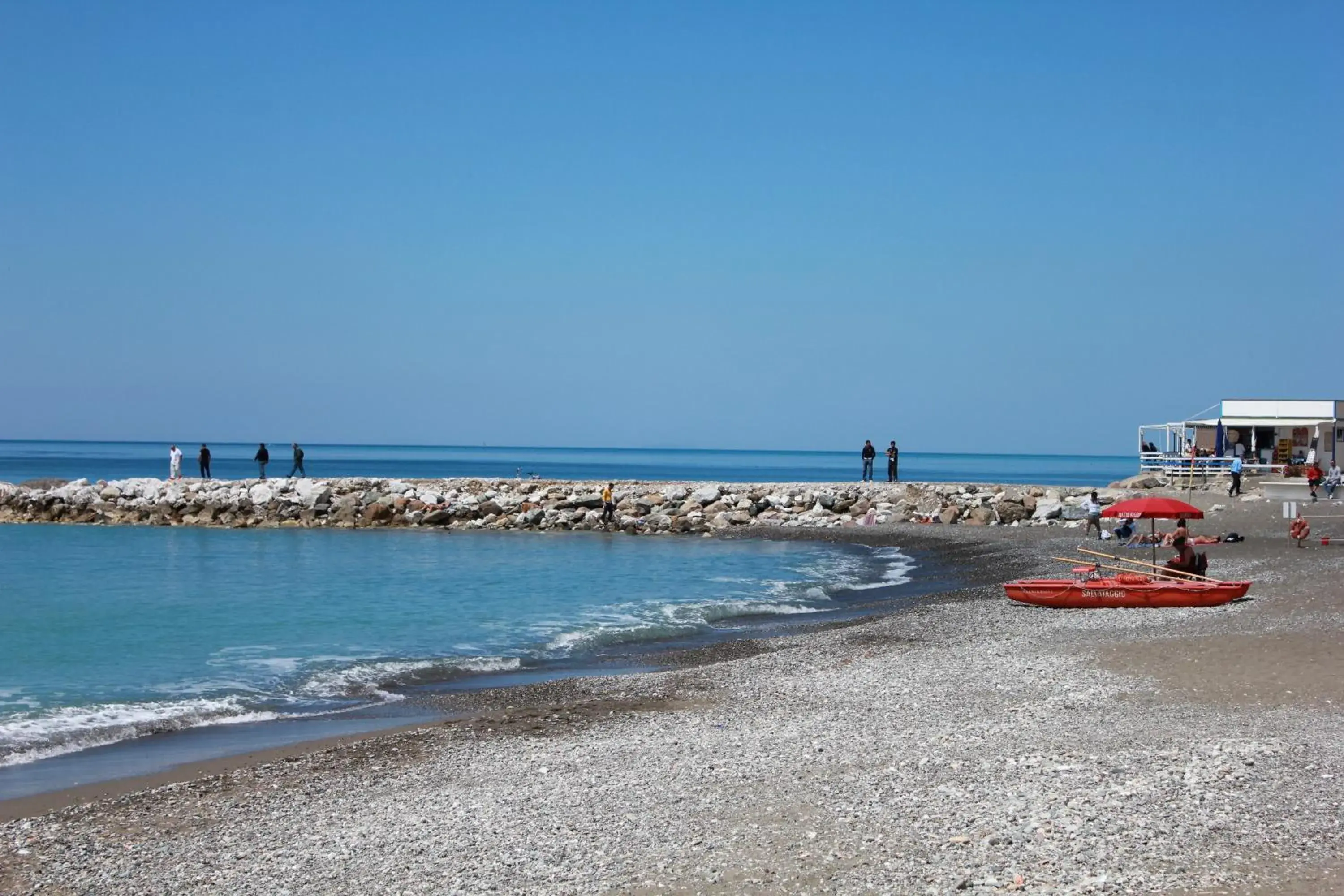 Facade/entrance, Beach in Albergo La Lampara