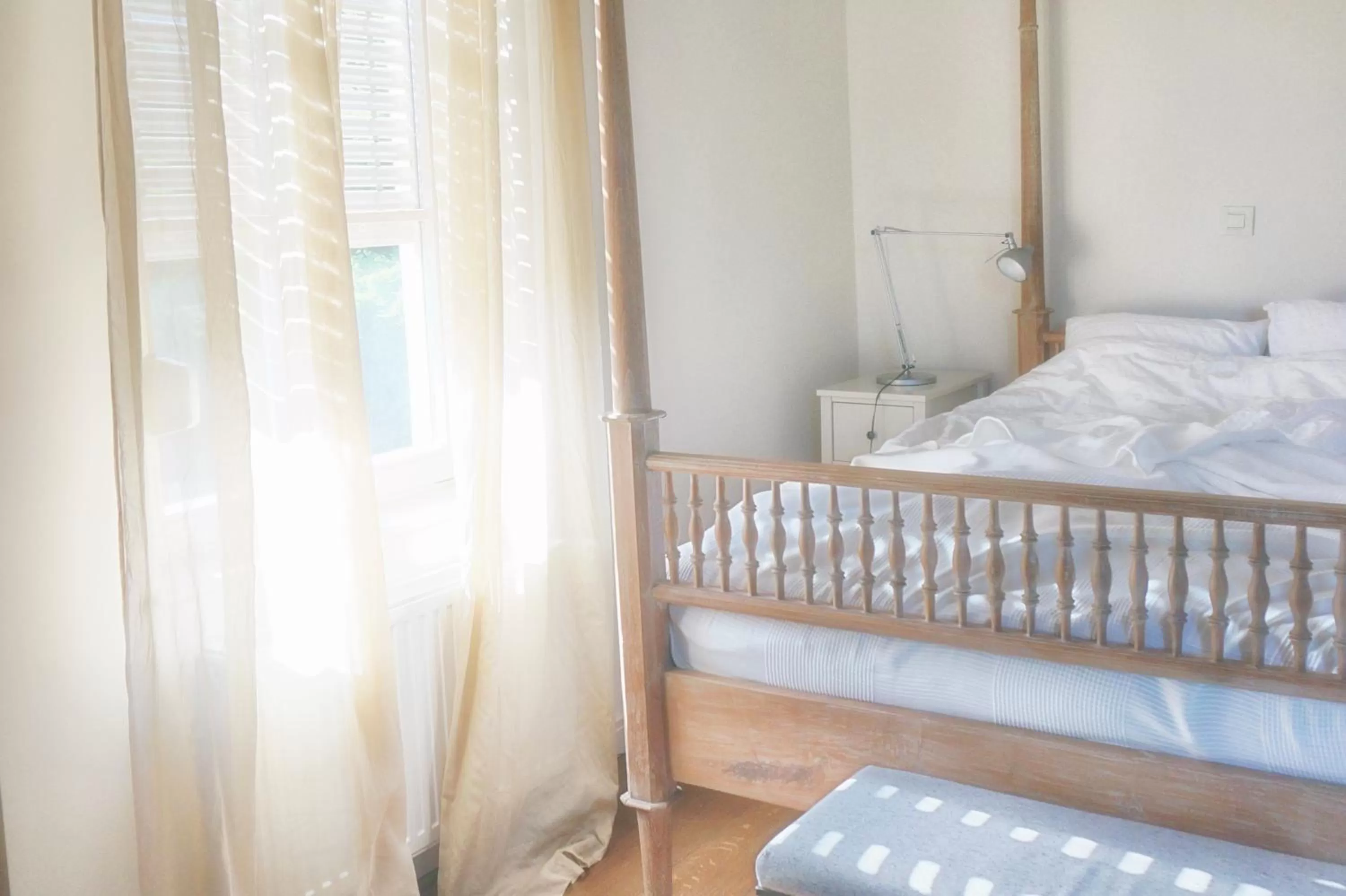 Decorative detail, Bed in Embassy Row BnB