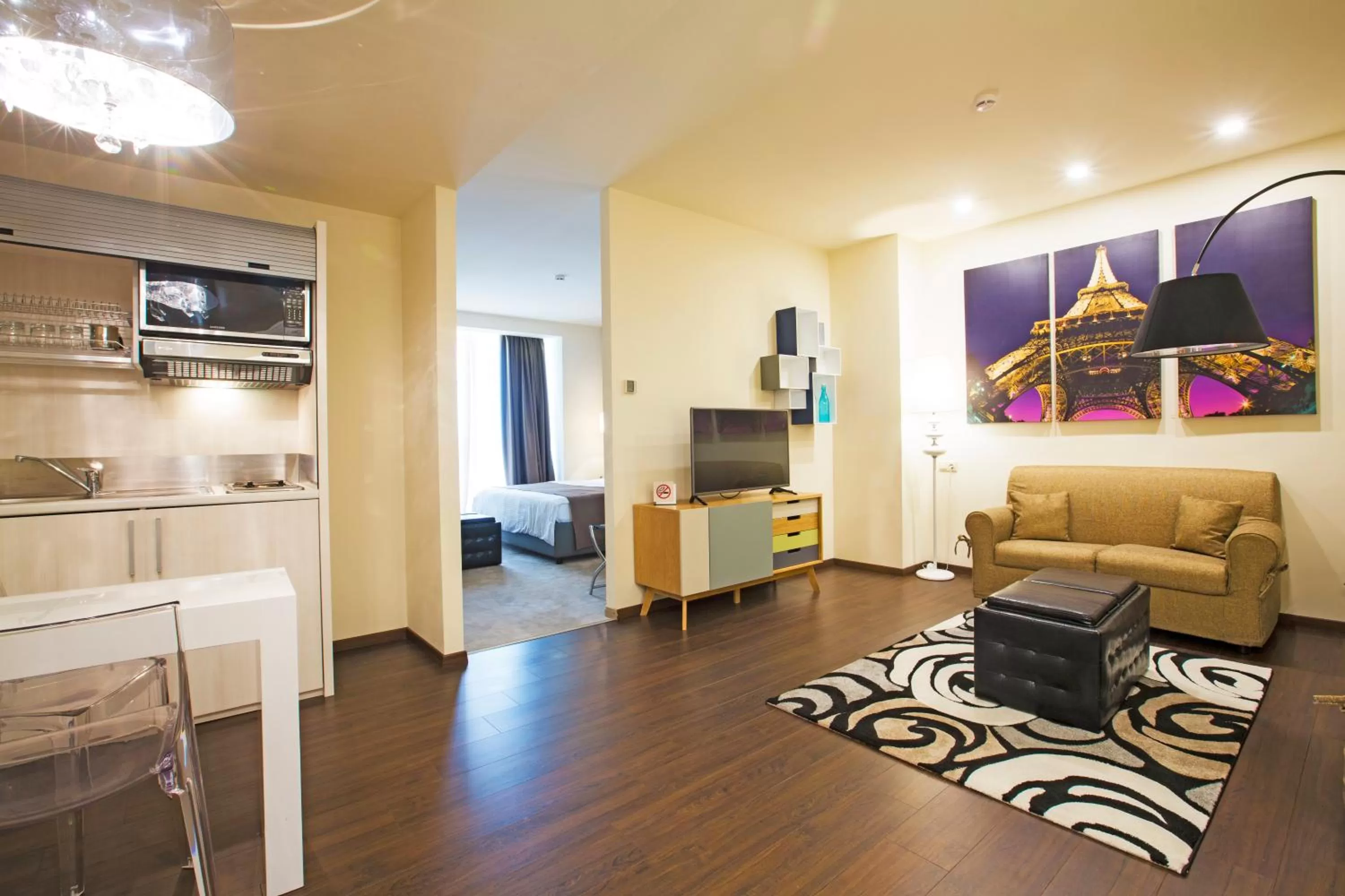 Photo of the whole room in Opera Suite Hotel