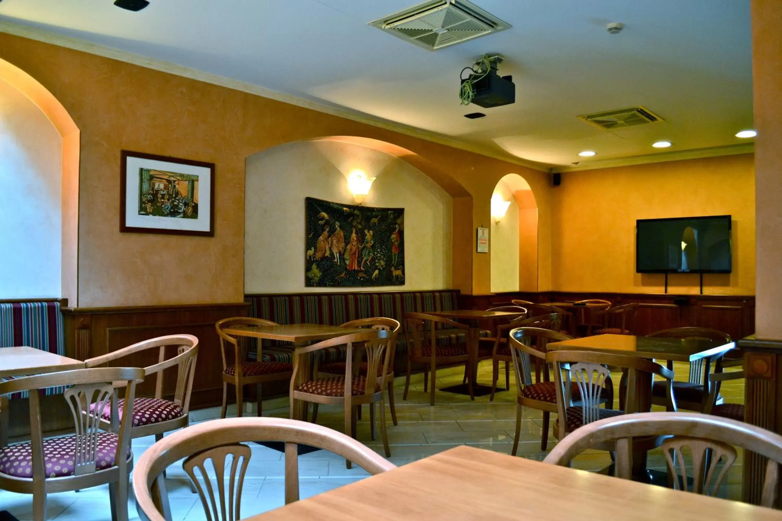 TV and multimedia, Restaurant/Places to Eat in Hotel Valle Rossa
