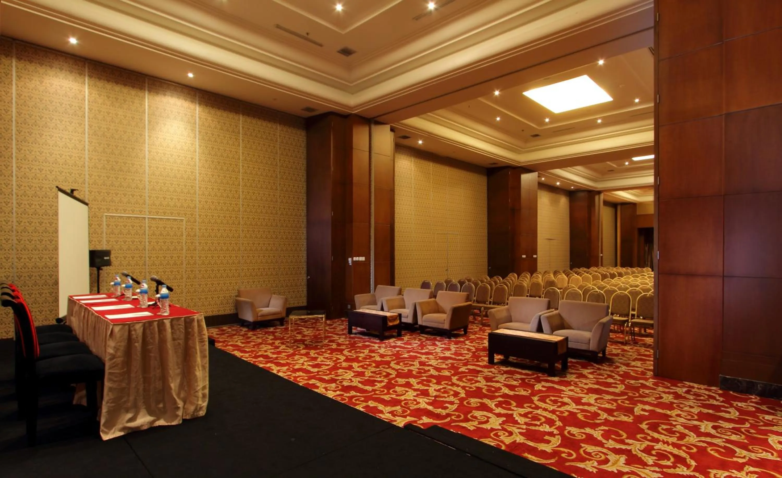 Business facilities in Best Western Mangga Dua Hotel & Residence