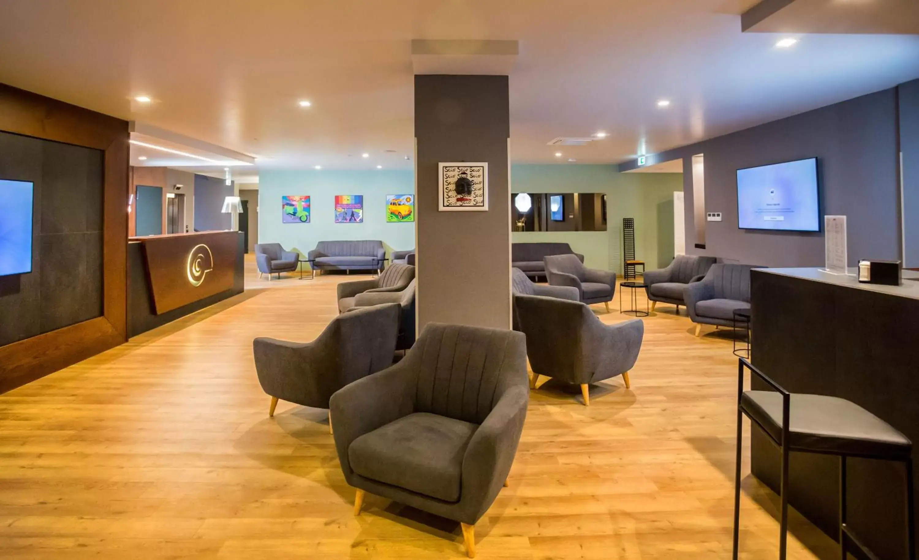 Communal lounge/ TV room, Lobby/Reception in Hotel Europa Art Caserta