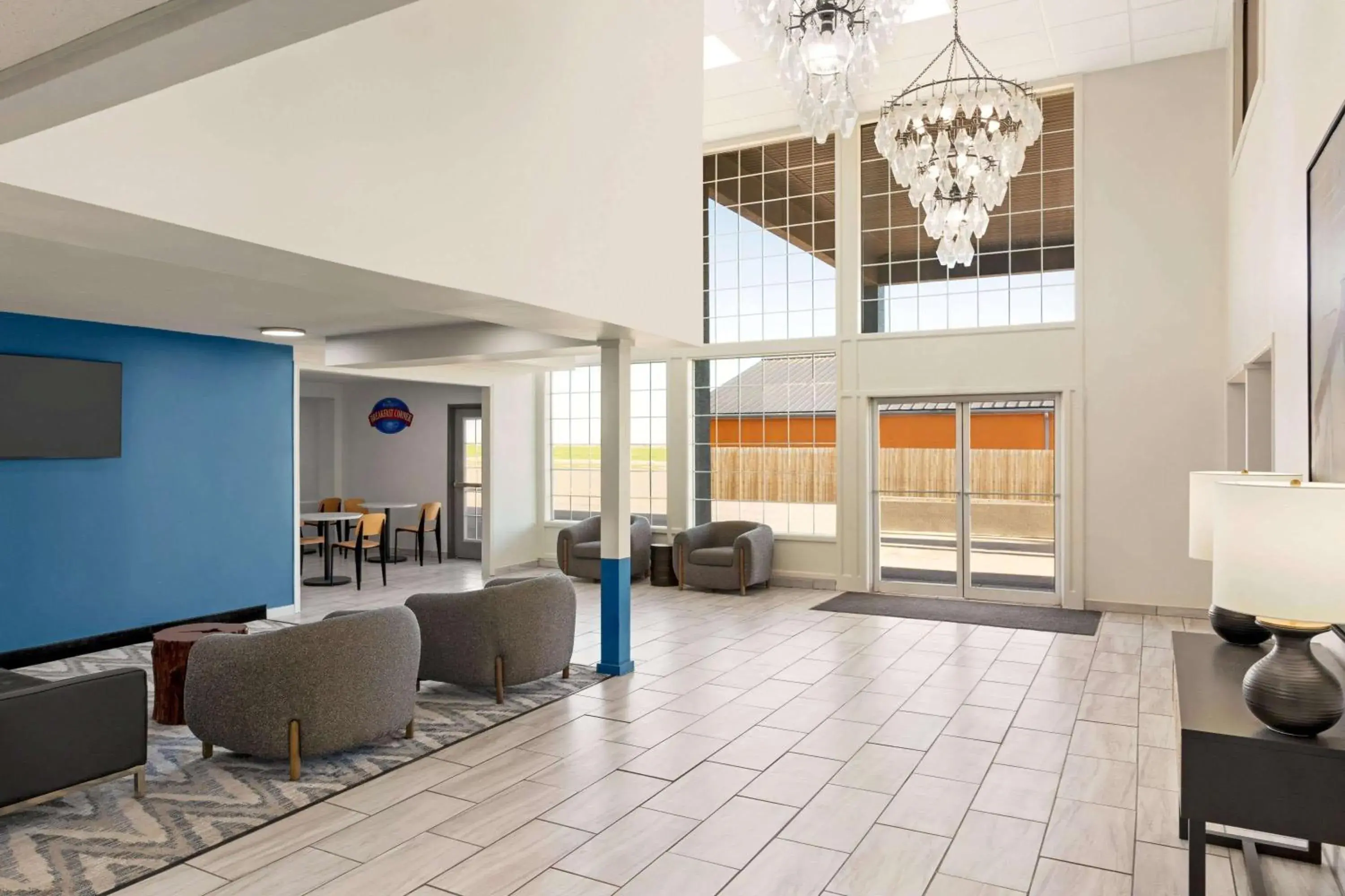 Lobby or reception, Seating Area in Baymont by Wyndham Blackwell I-35