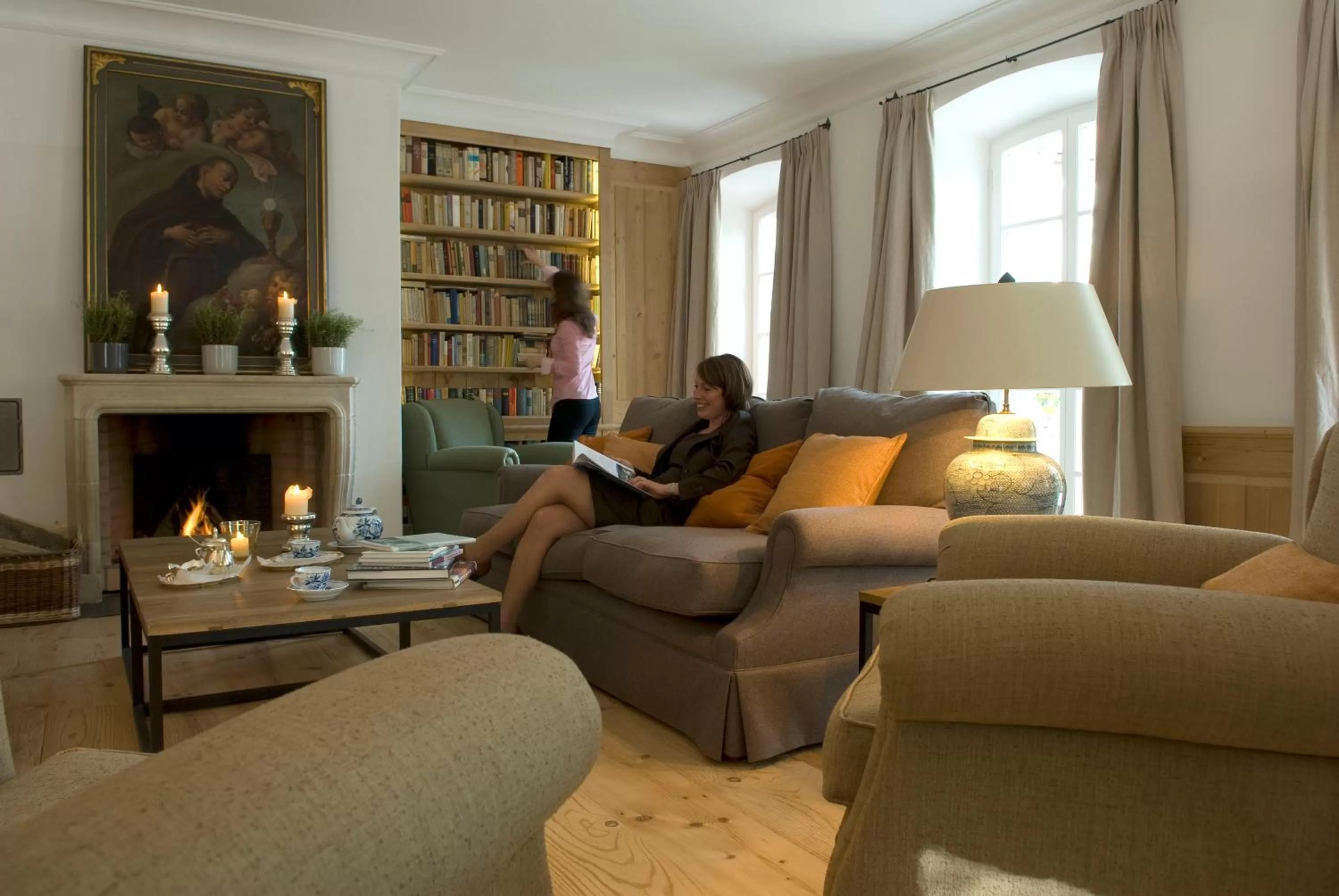 Library in Brauereigasthof-Hotel Aying