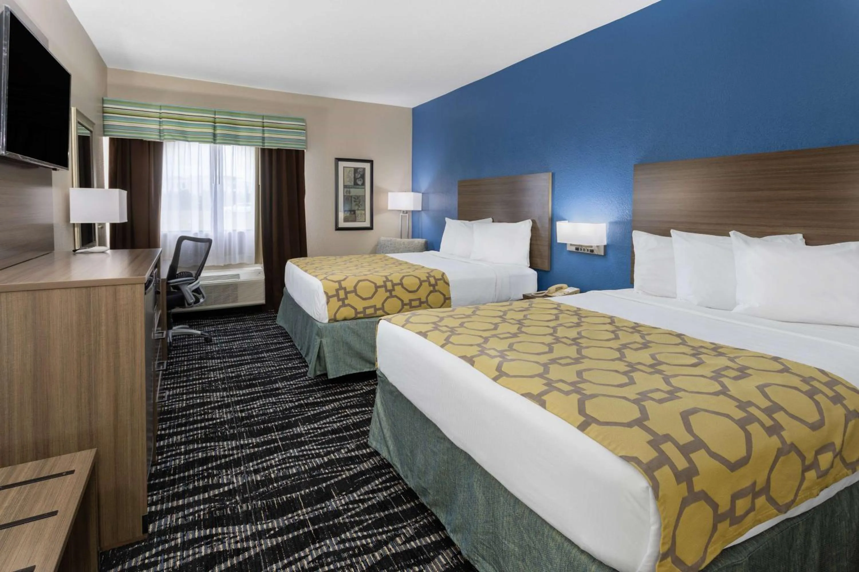 Photo of the whole room, Bed in Baymont by Wyndham Saraland