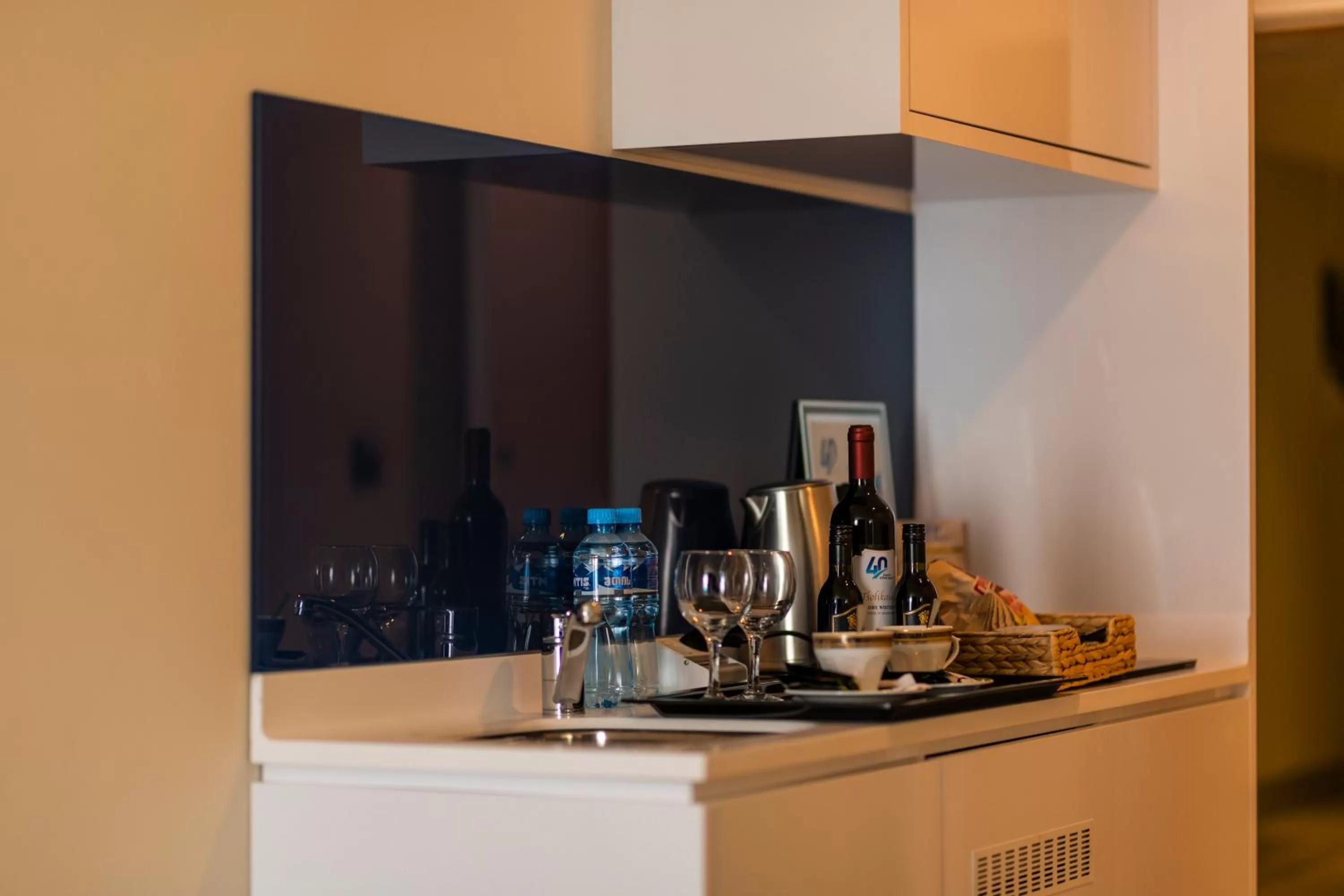 Coffee/tea facilities, Kitchen/Kitchenette in Orbi City Luxury Suite