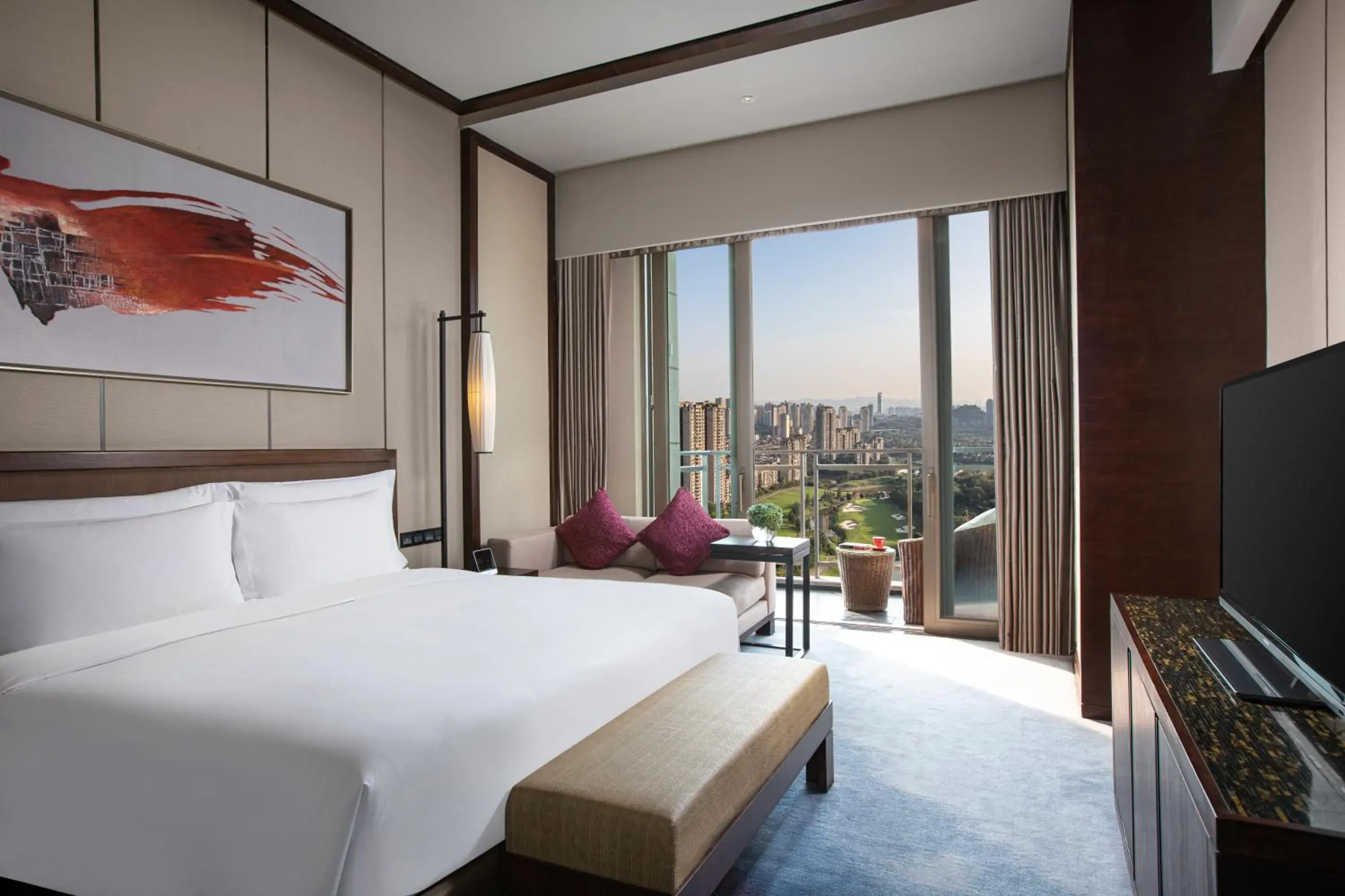 Bed in Crowne Plaza Chongqing New North Zone, an IHG Hotel