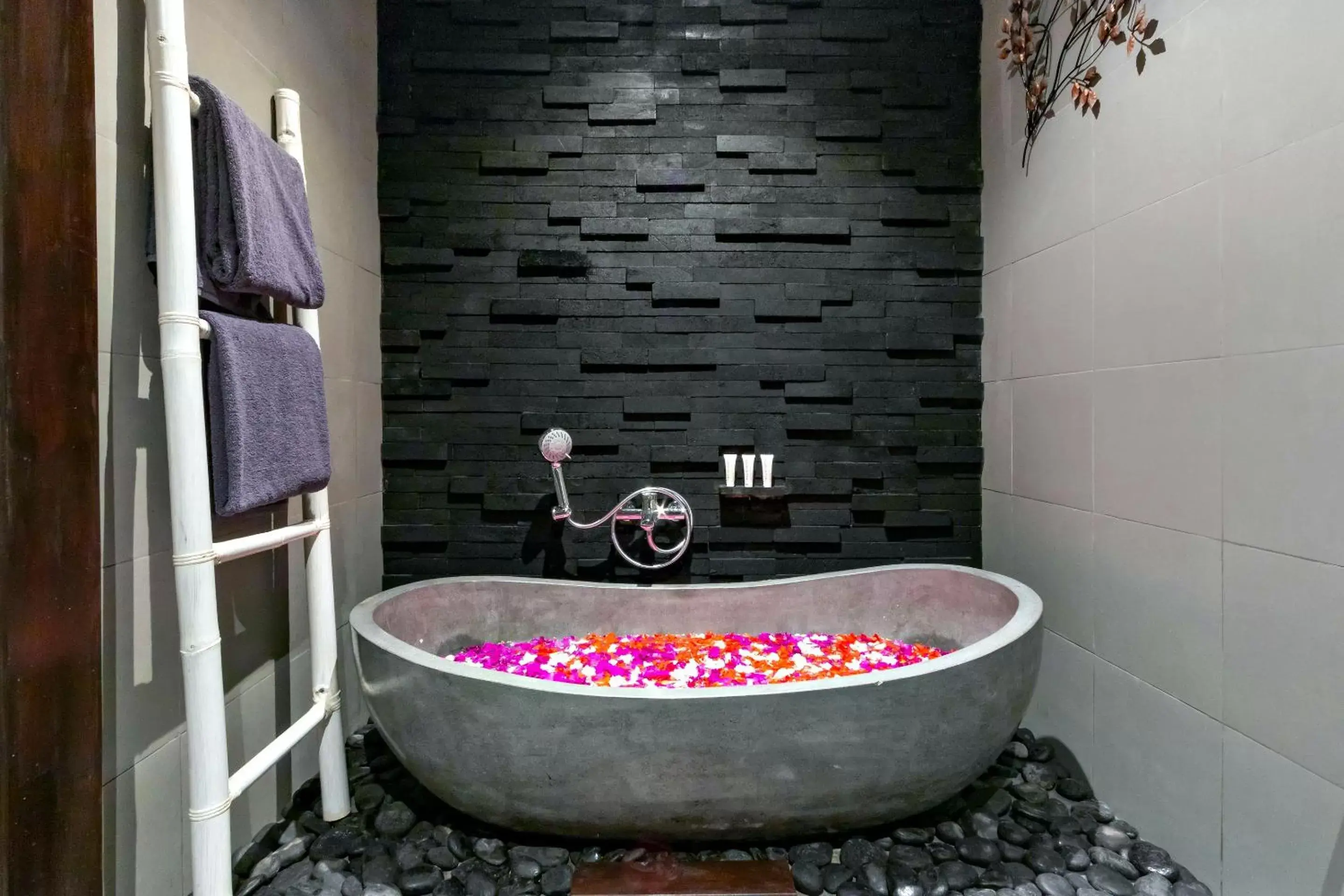 Spa and wellness centre/facilities in Canvas Escape Resort Spa and wellness centre/facilities in Canvas Escape Resort