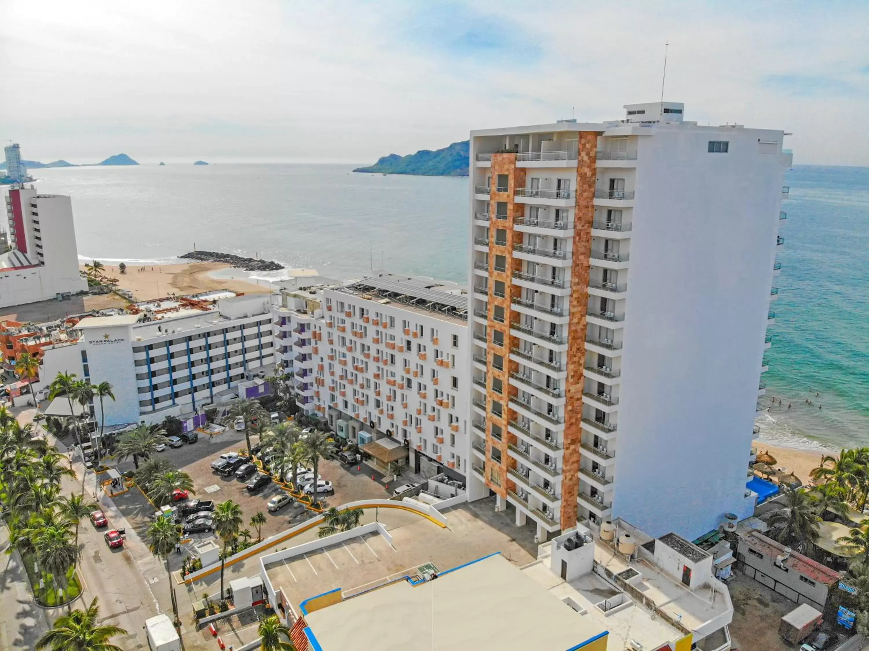 Facade/entrance, Bird's-eye View in Pacific Palace Beach Tower Hotel