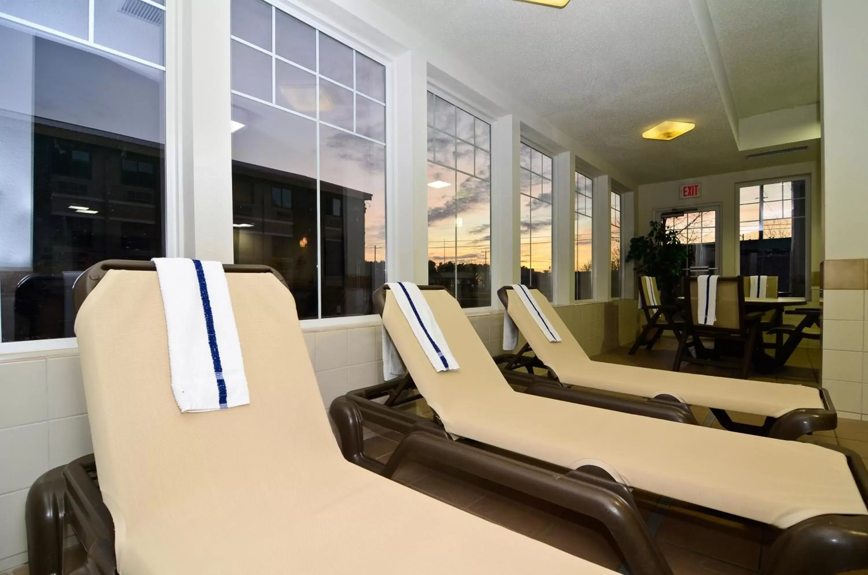 Swimming pool, Fitness Center/Facilities in Country Inn & Suites by Radisson, Stevens Point, WI