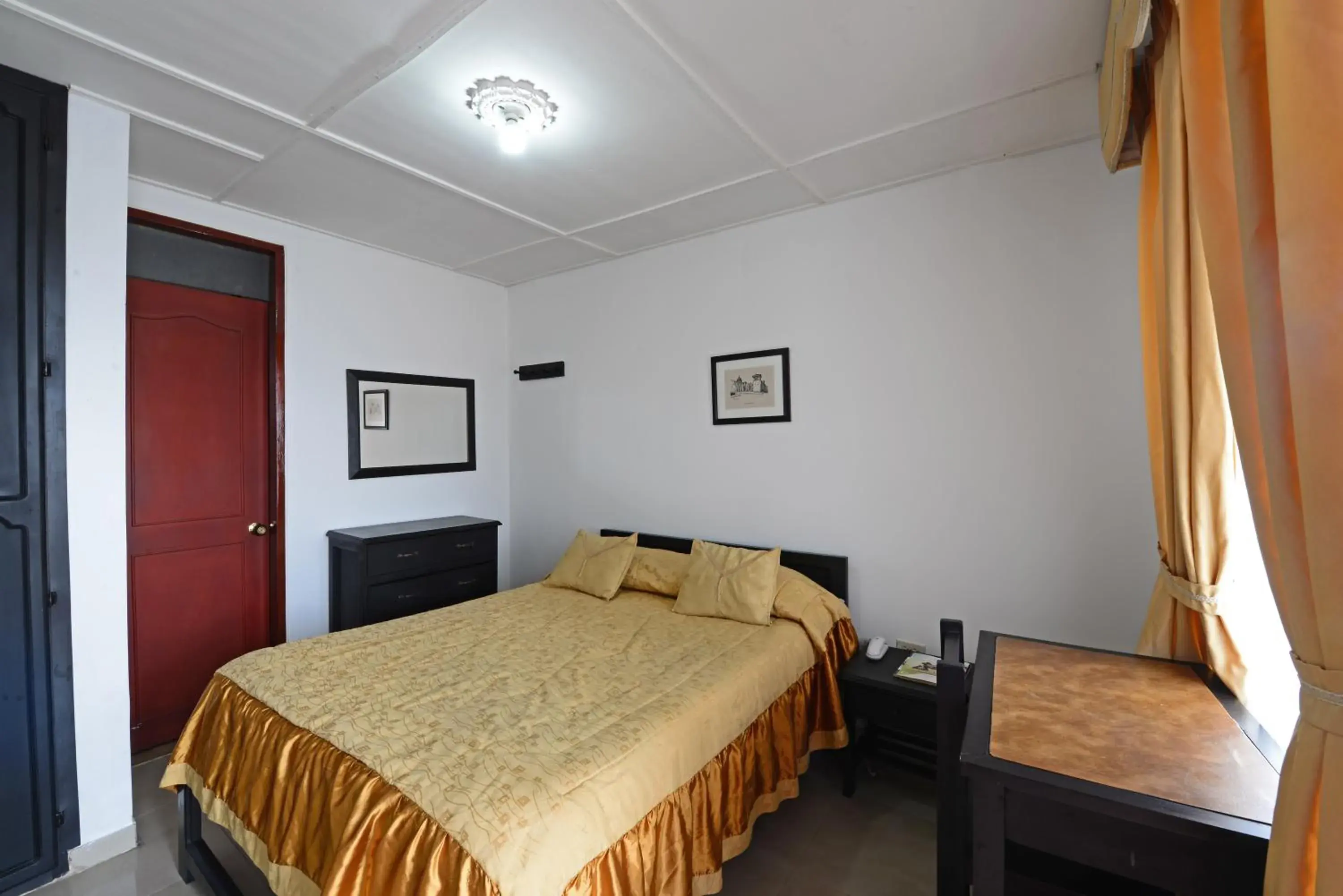 Shower, Bed in Hotel Popayan Plaza