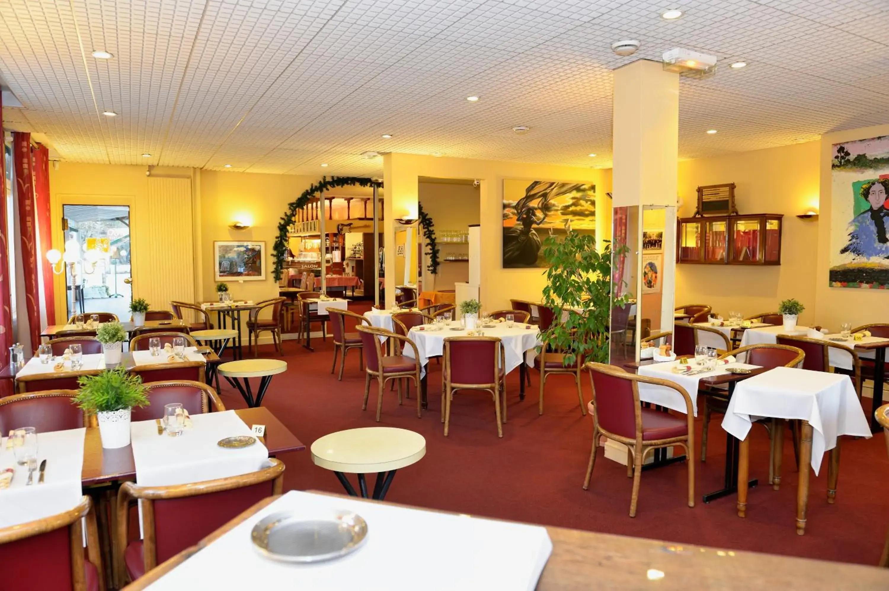 Restaurant/Places to Eat in Hotel Du Lion D'argent Et Des Tanneries