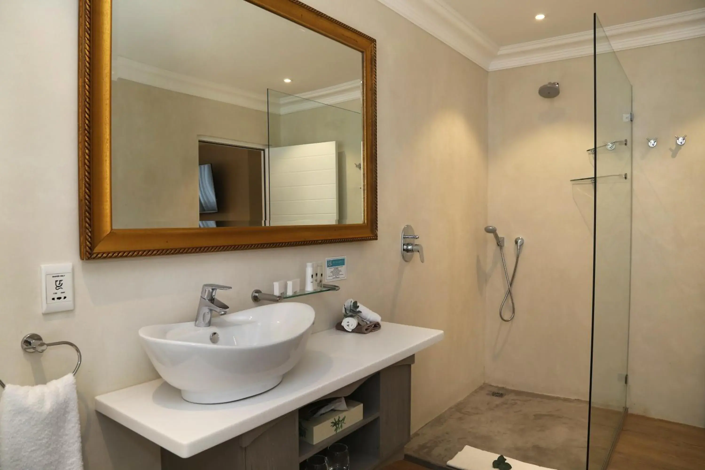 Bathroom in Hermanus Boutique Guest House