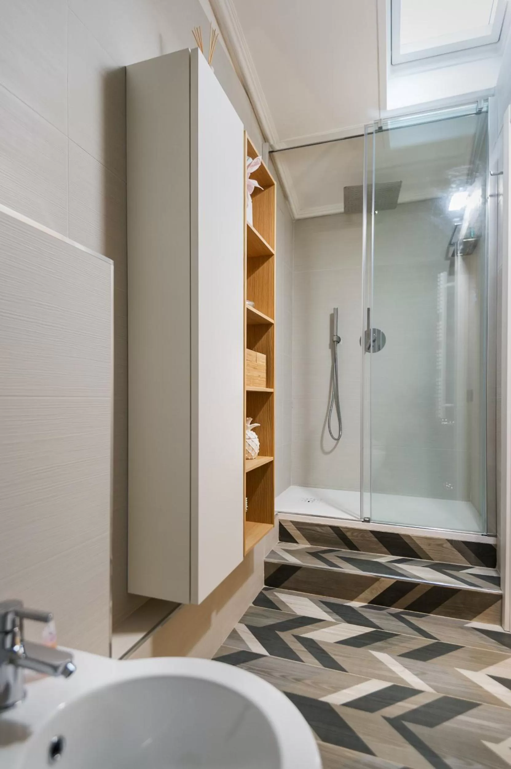 Shower in Moscova Luxury B&B
