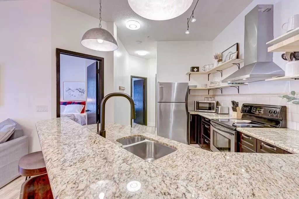 Kitchen or kitchenette in Mountain Retreat, Pool & Hot Tub, BBQ, Patio, King Bed, Sleeps 6!