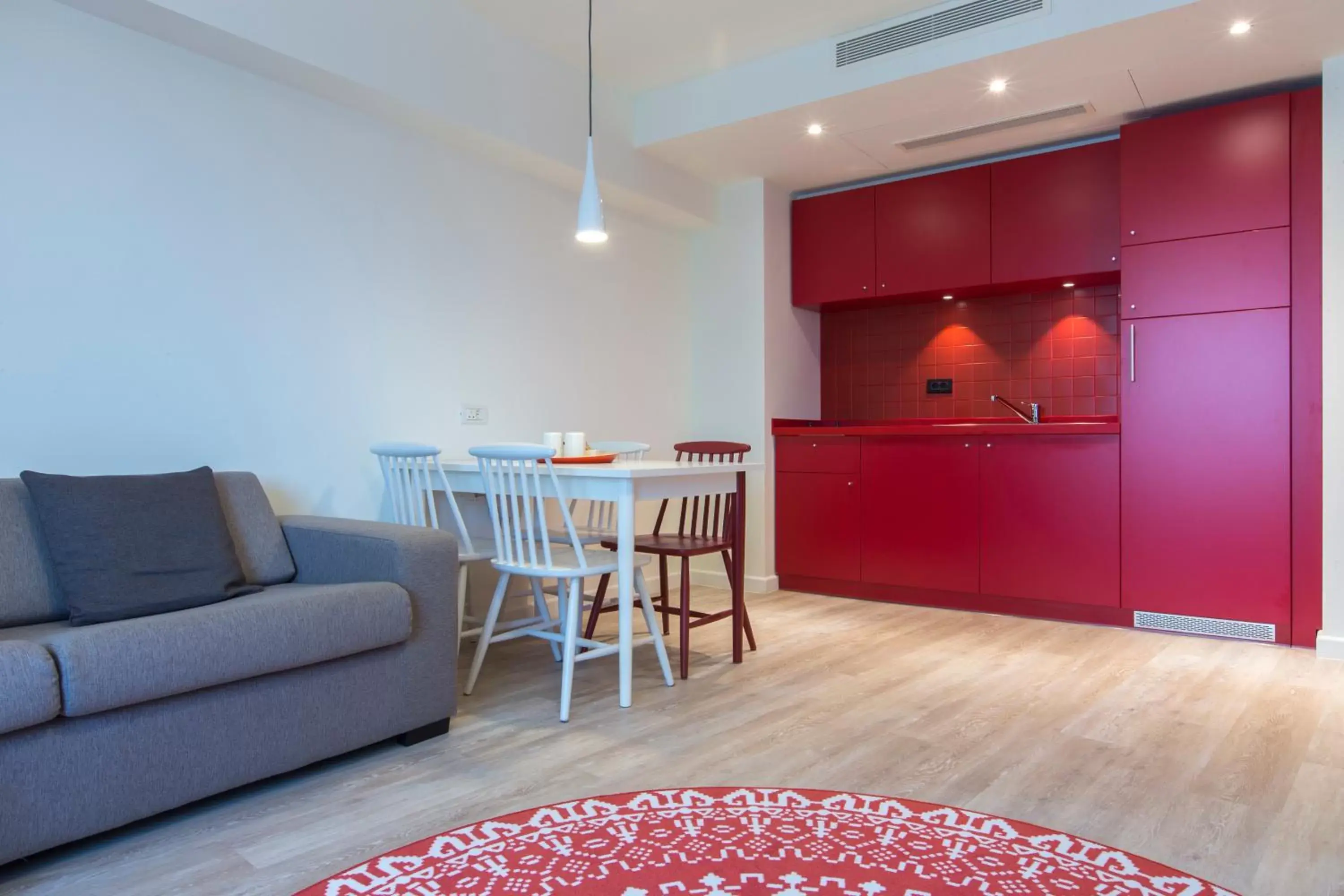 Kitchen or kitchenette, Dining Area in Park Inn by Radisson Bucharest Hotel & Residence