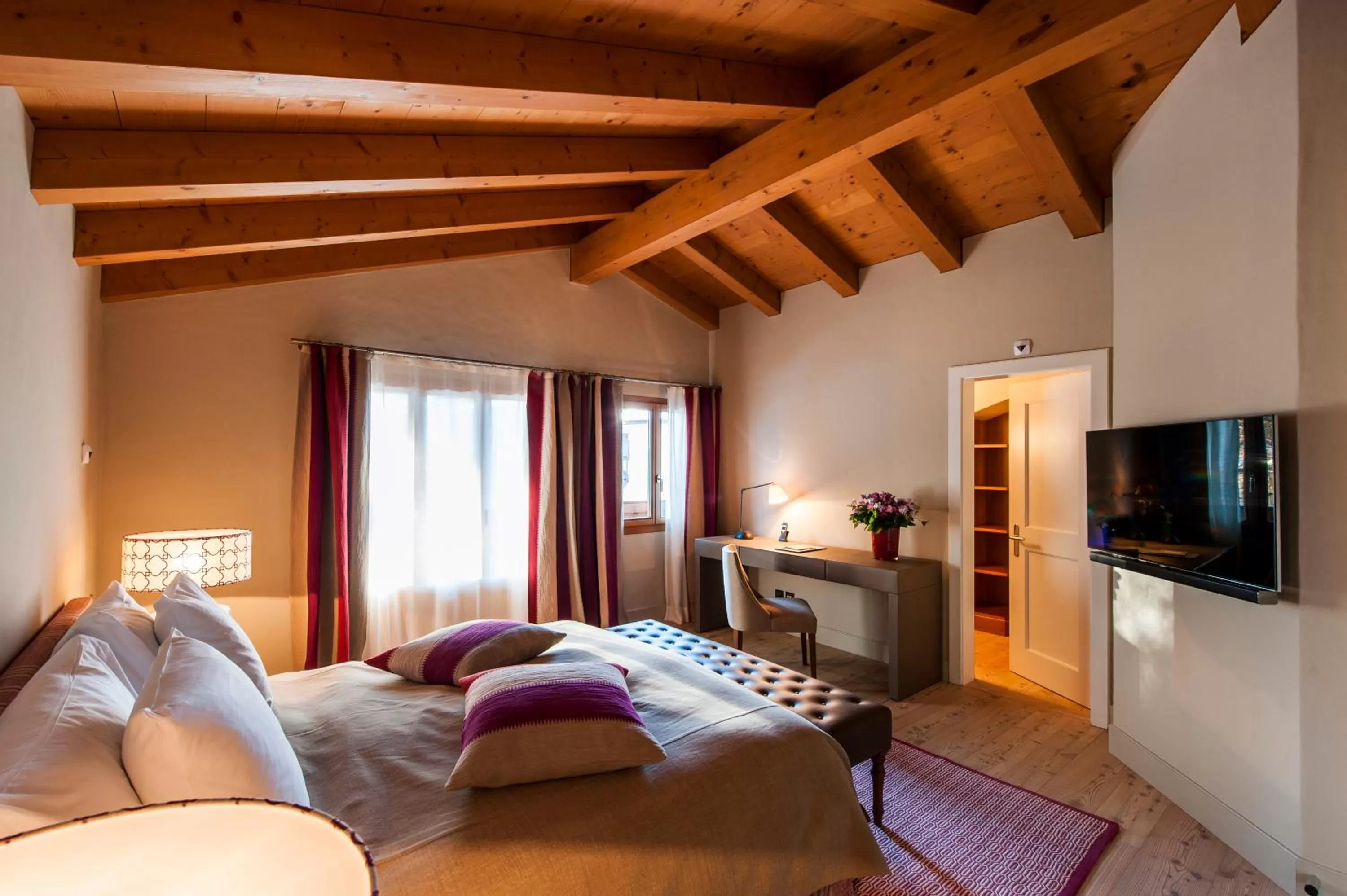 Staff, Bed in Le Grand Bellevue