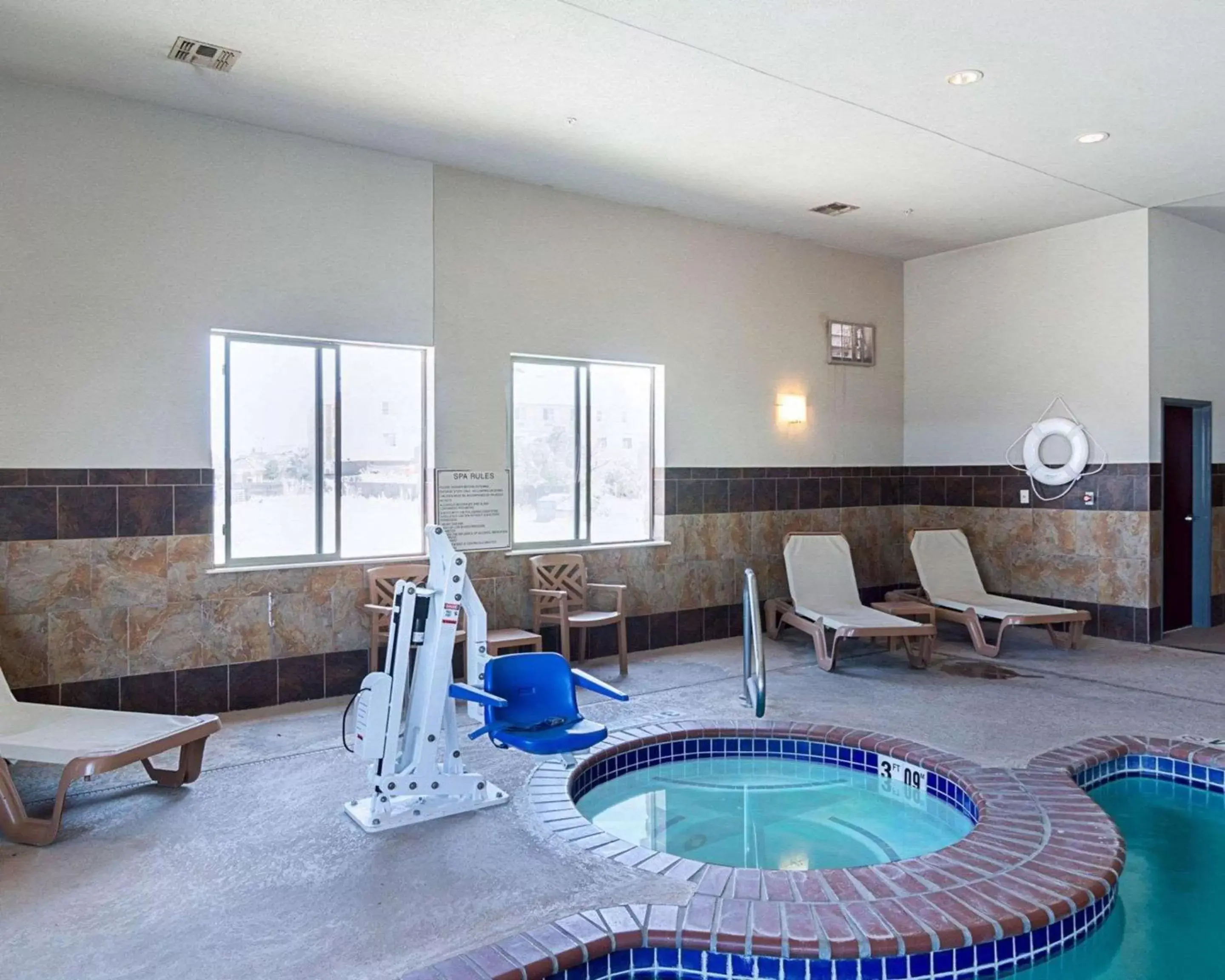 Swimming pool in Comfort Inn & Suites Monahans I-20