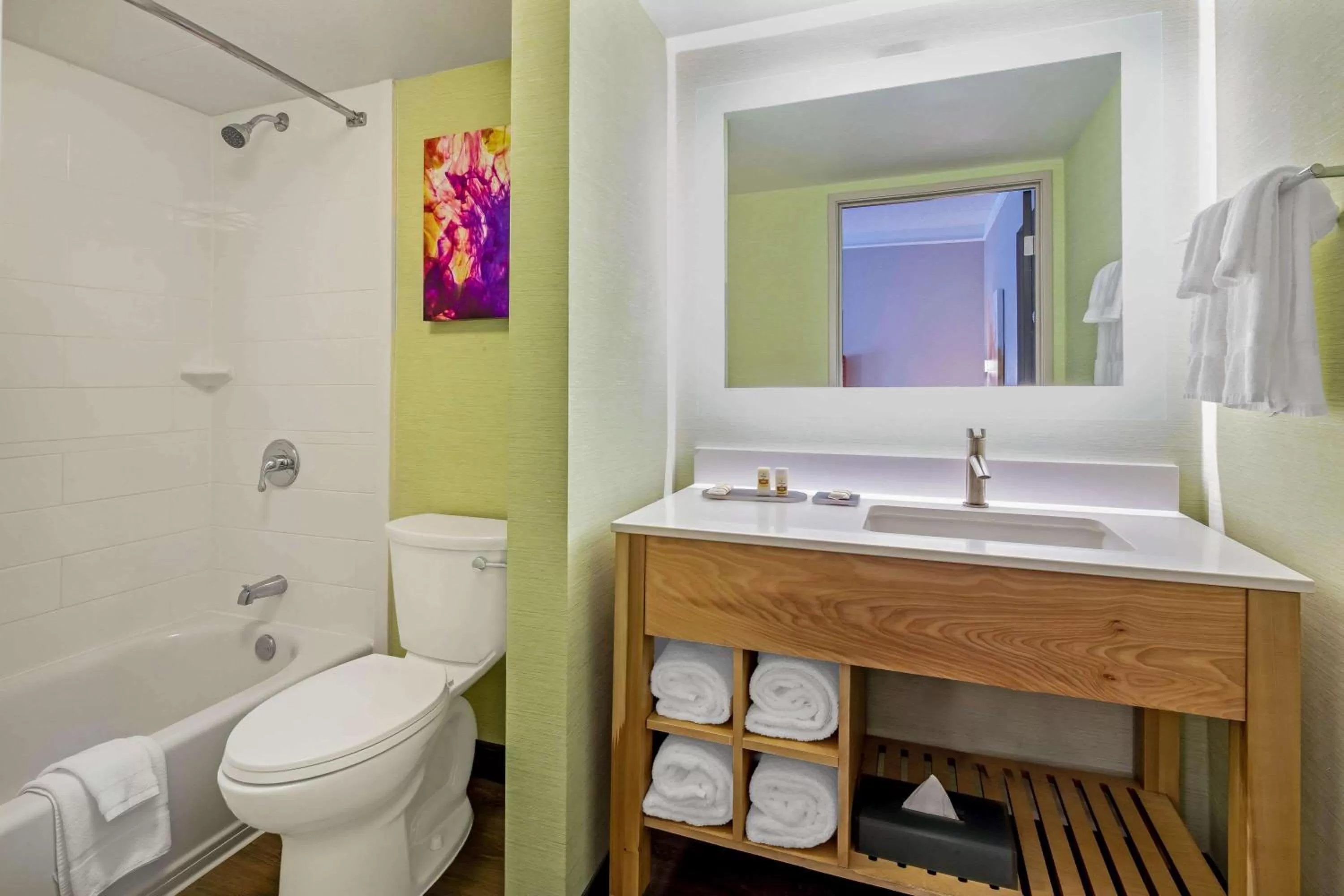 Bathroom in La Quinta by Wyndham San Francisco Airport North - Free Airport Shuttle