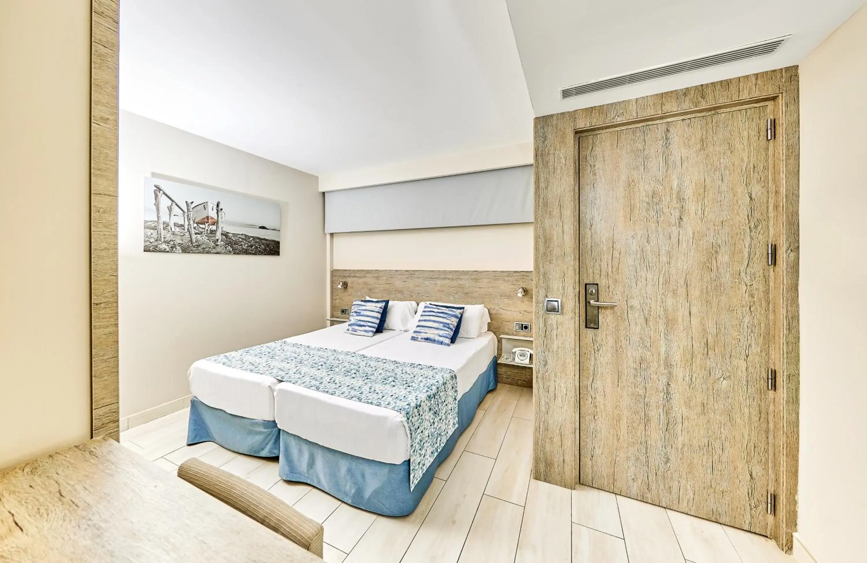 Photo of the whole room, Bed in Alua Palmanova Bay