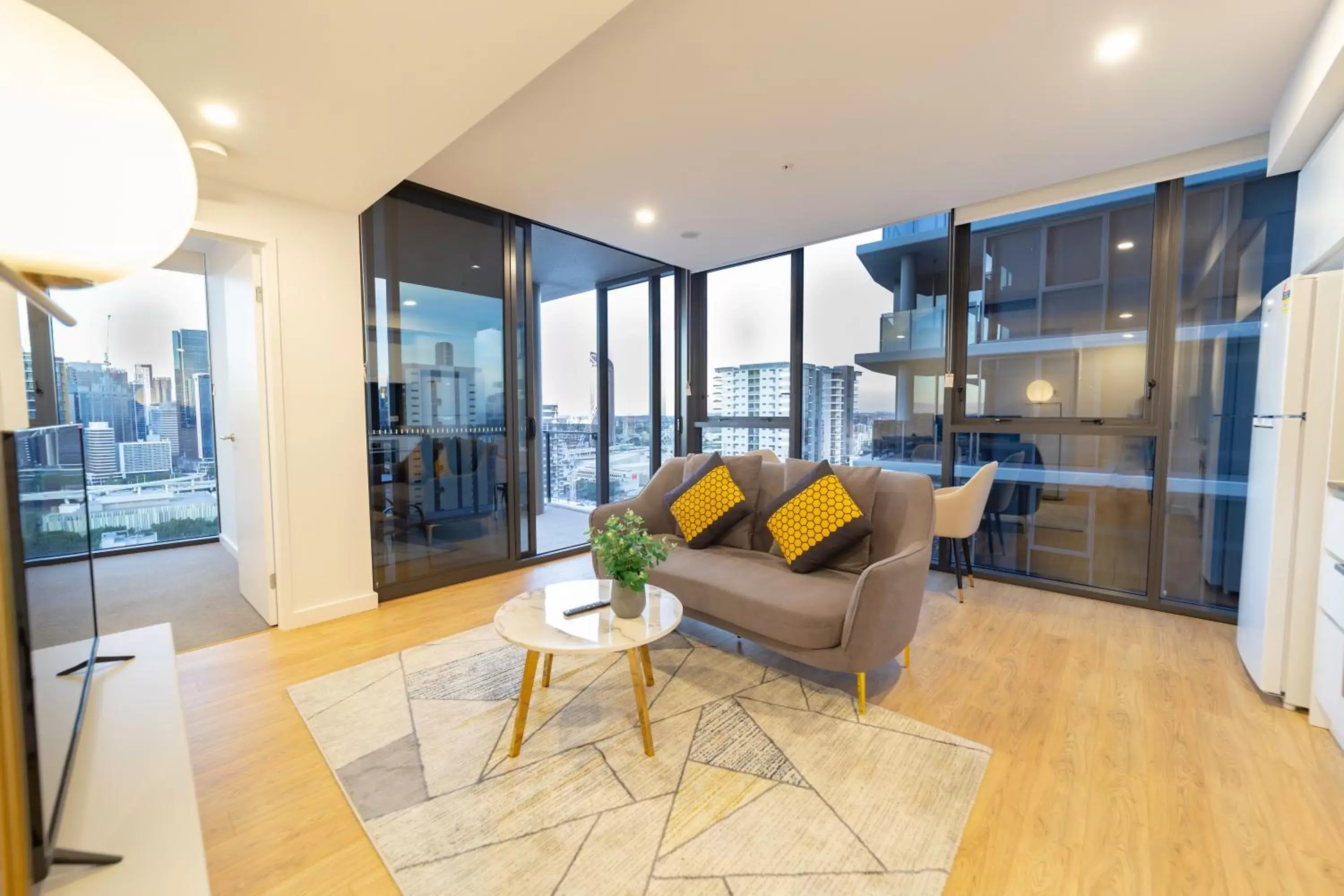 Living room, Seating Area in Brisbane One Apartments by CLLIX