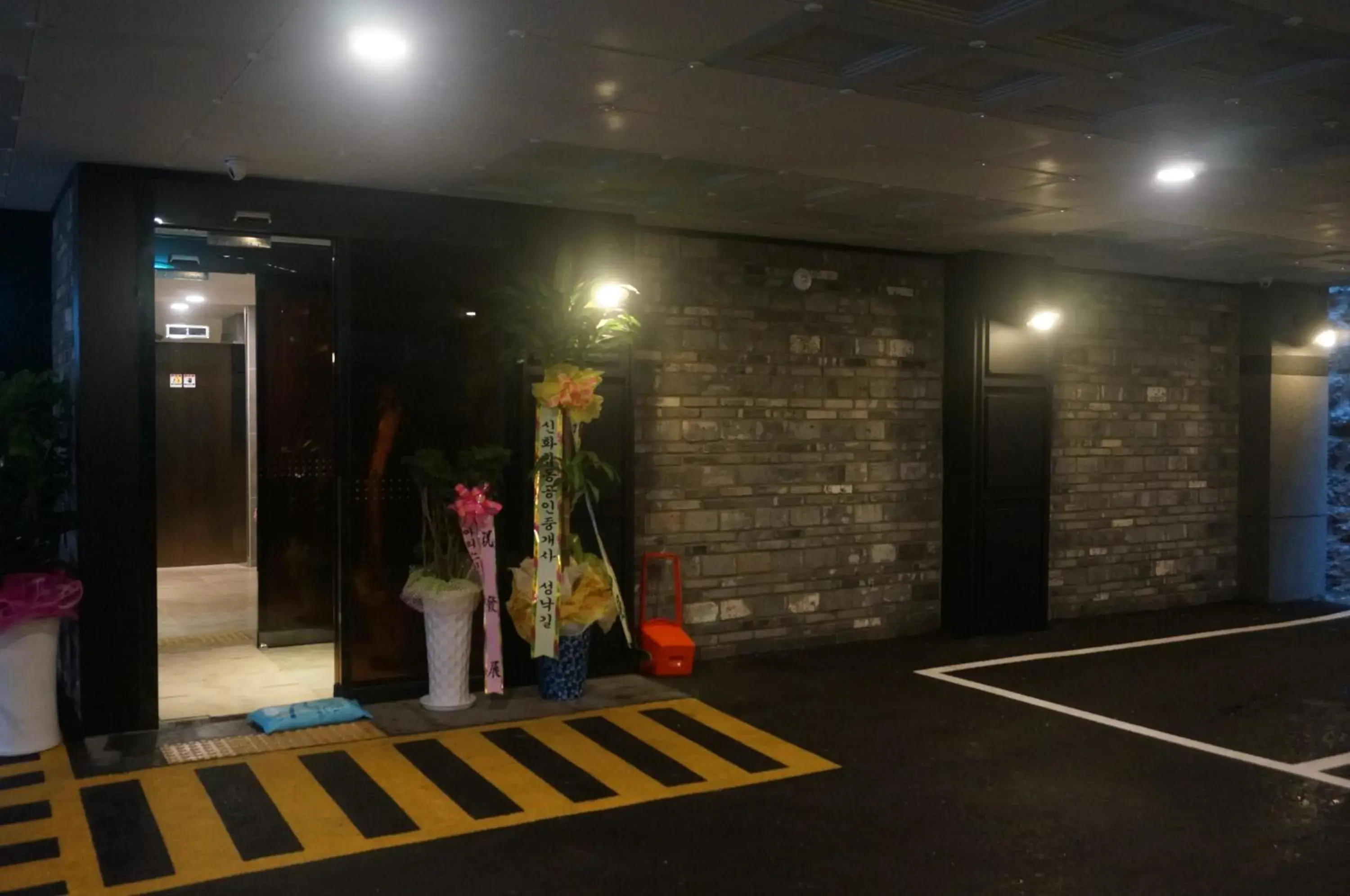 Area and facilities, Guests in Mu Hotel