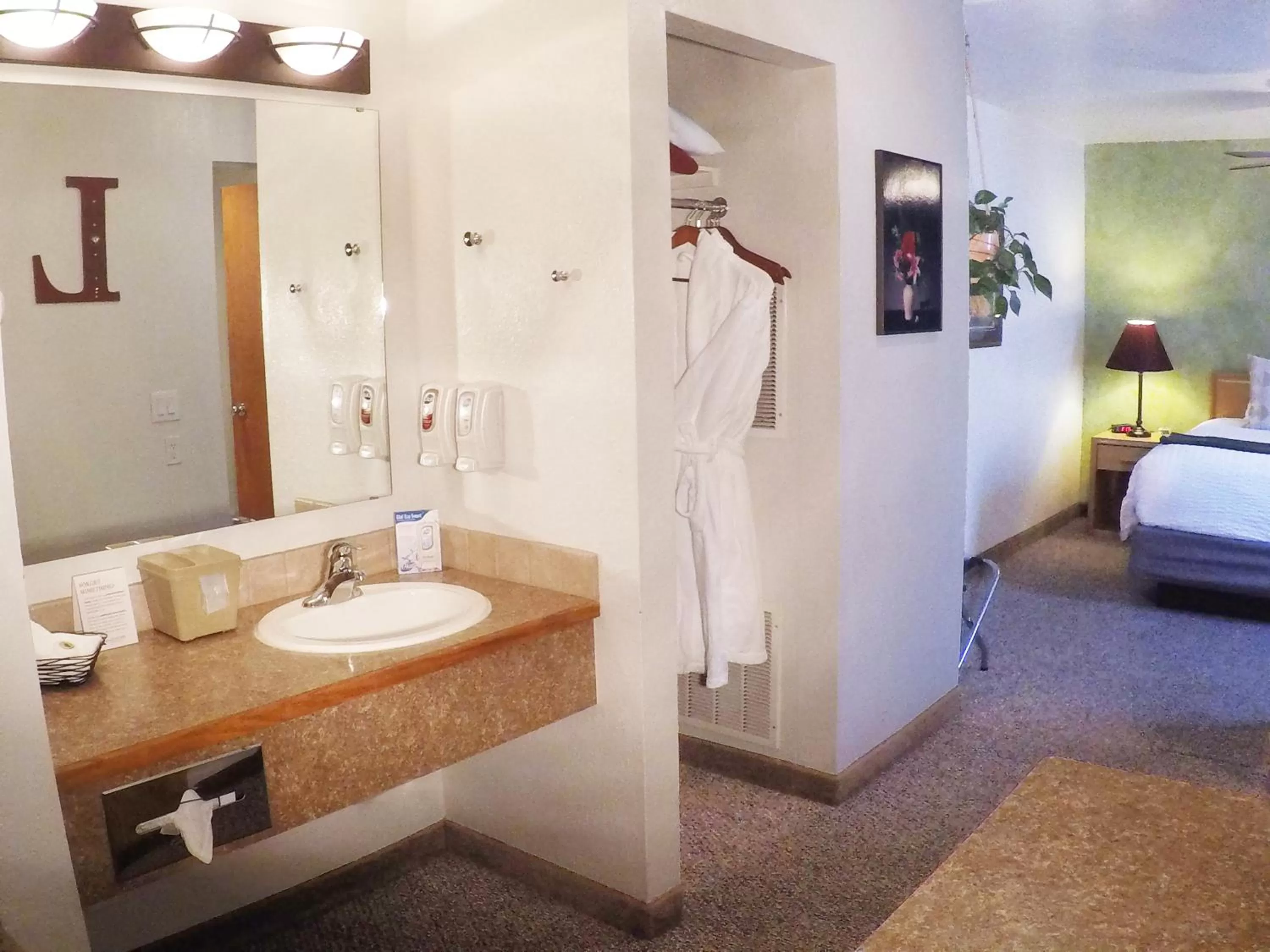 Bathroom in Mountain View Lodge