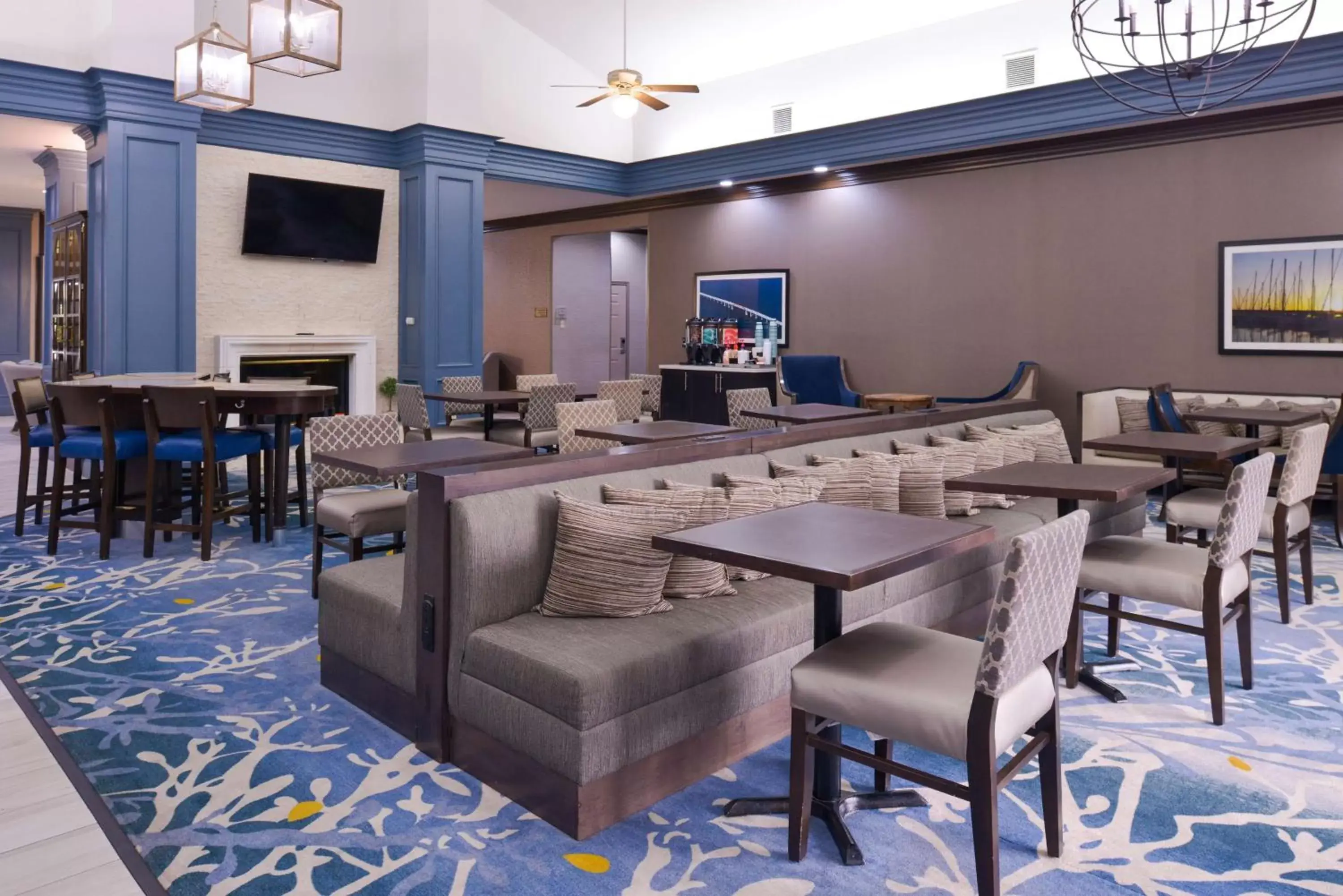 Breakfast, Lounge/Bar in Homewood Suites by Hilton Dallas-Lewisville