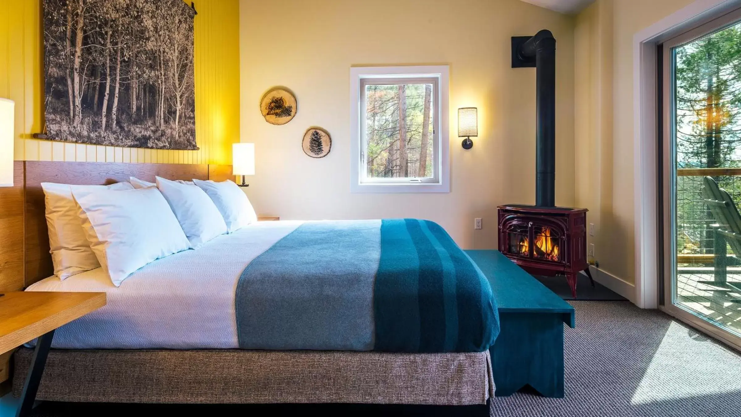 Bed in Rush Creek Lodge at Yosemite