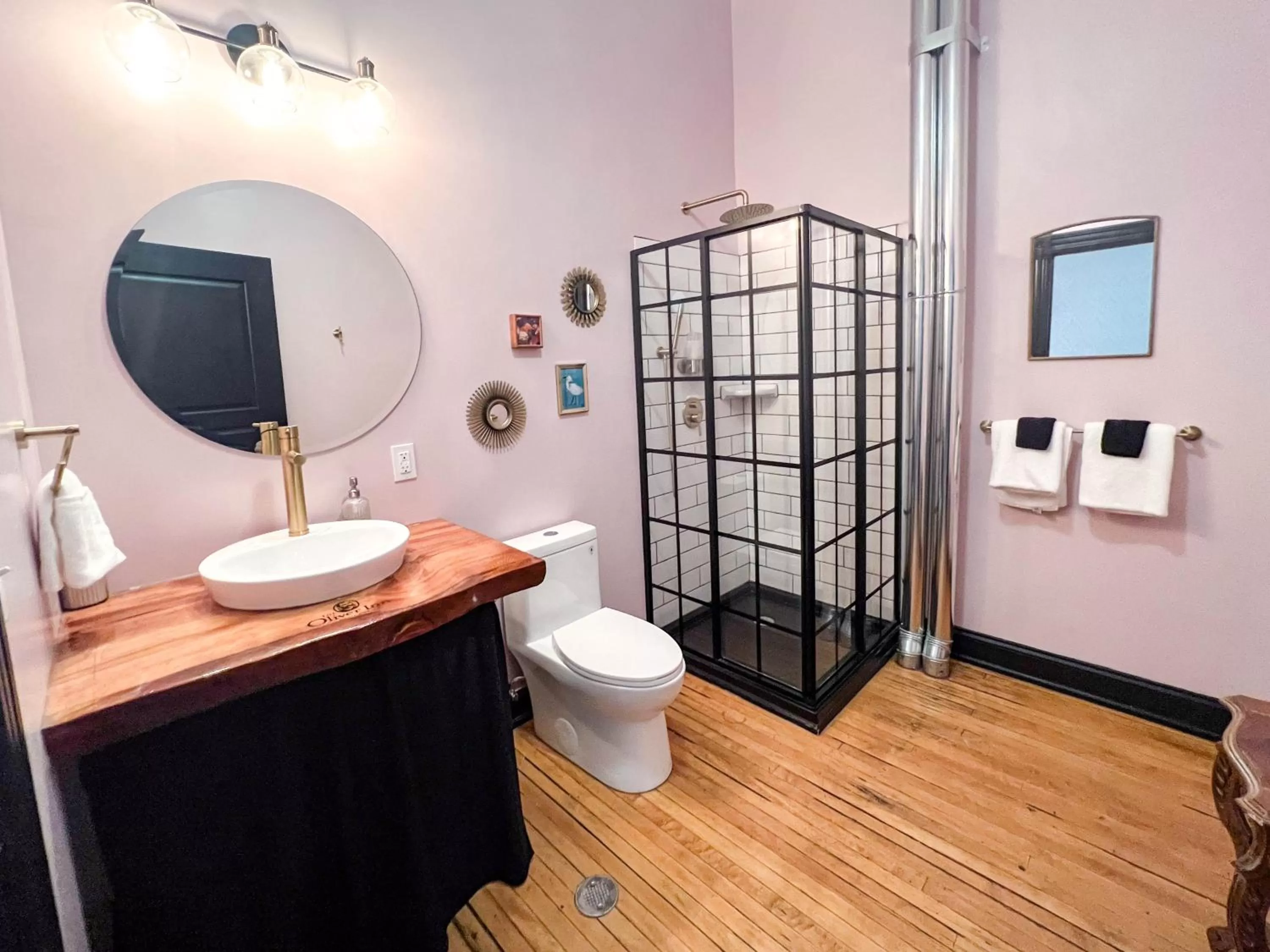 Shower in The Oliver Inn